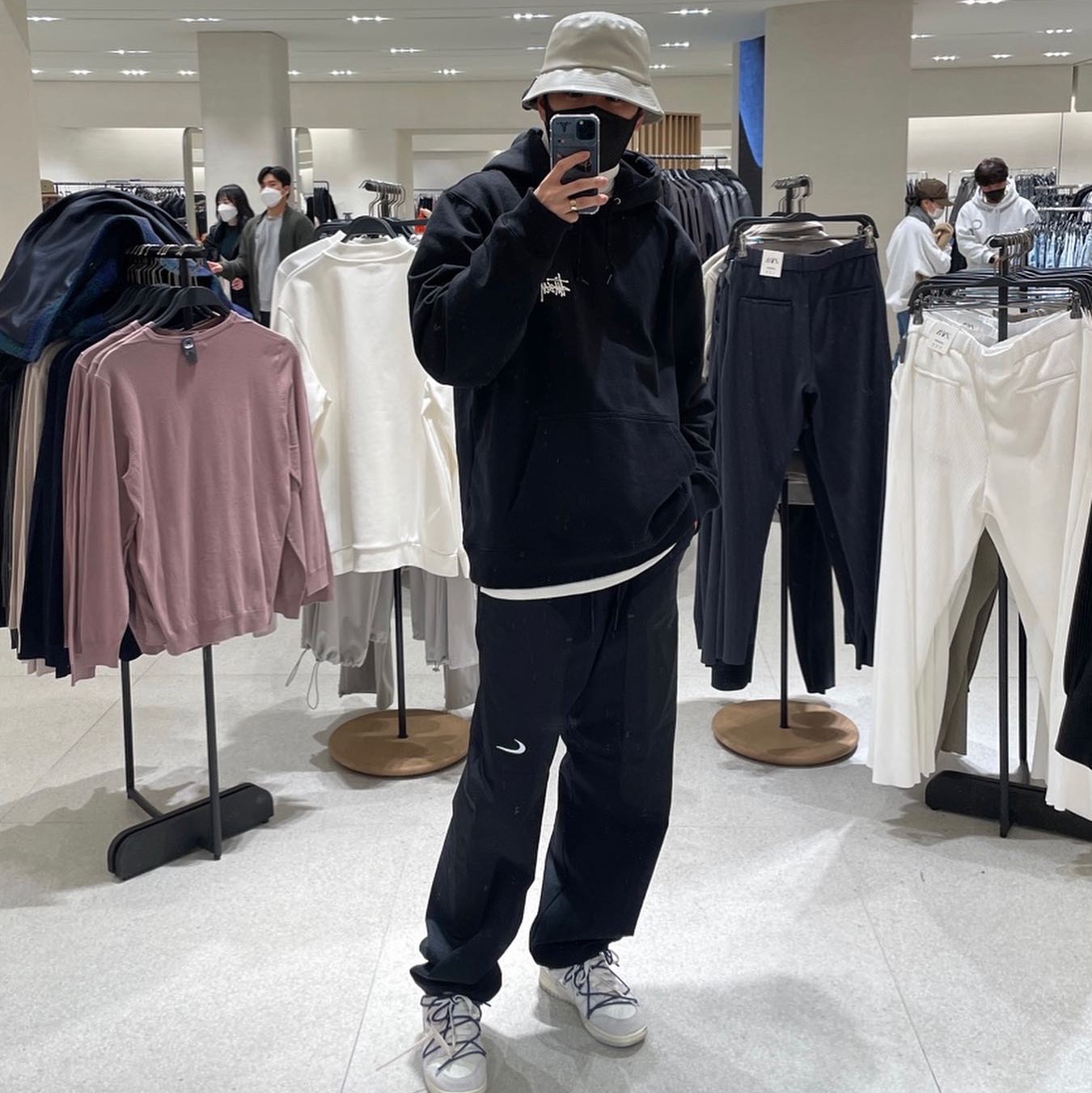 Stussy Basic Stussy Hoodie Black 2021, Nike x Off-White Dunk Low The 50 - Lot 18 착용 스타일