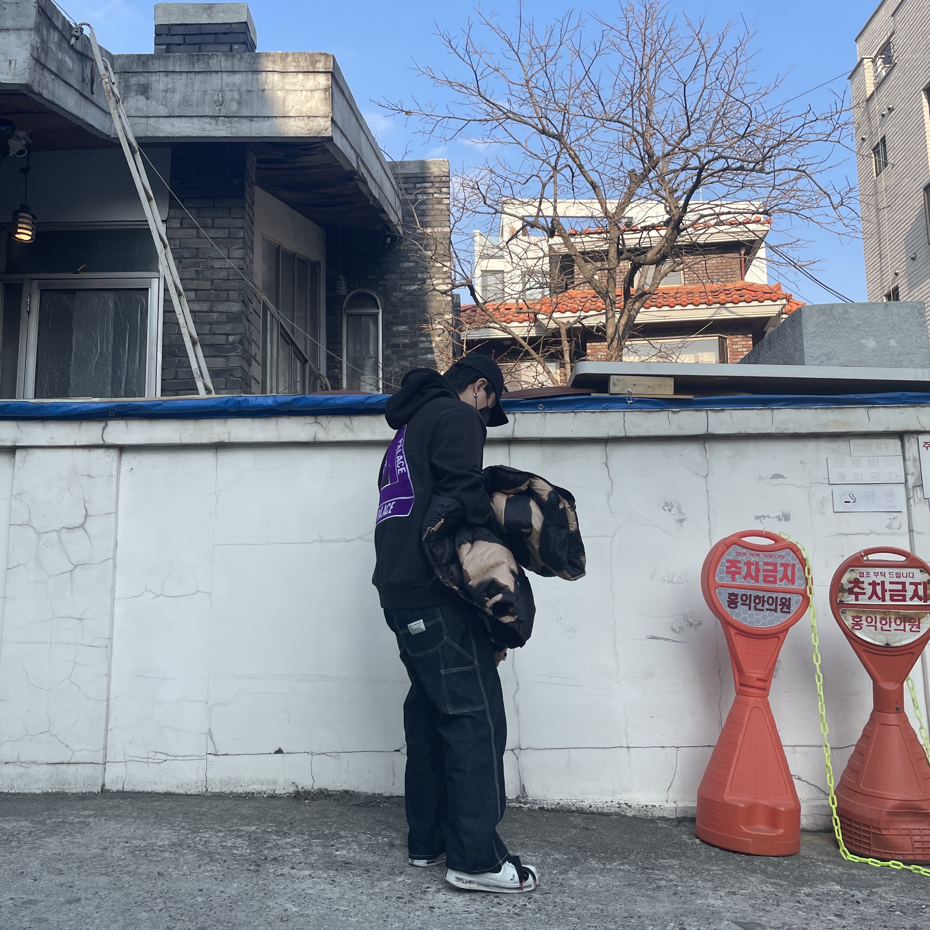 Palace Tri-Chenille Hood Black - 21FW 착용 스타일 - 2