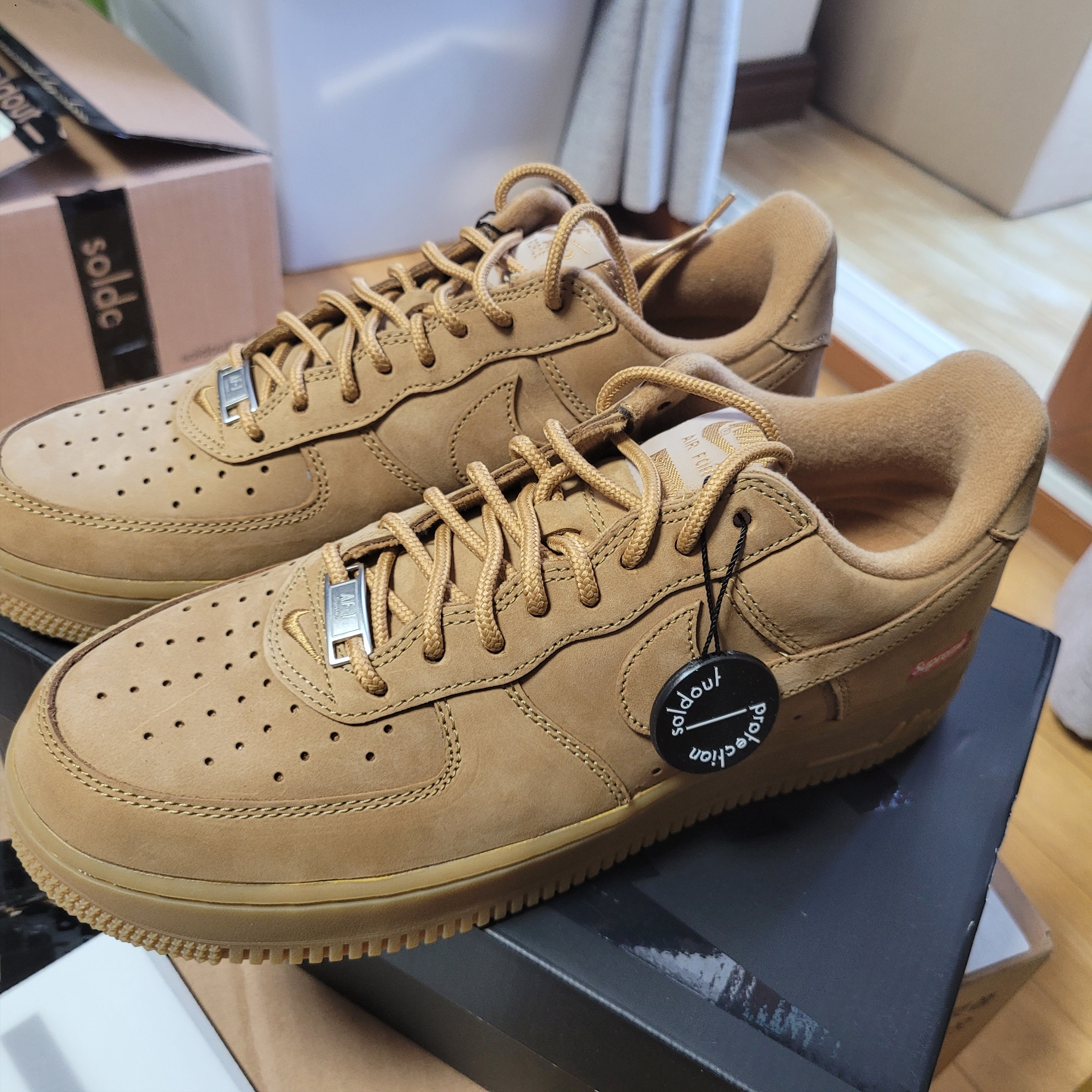 Nike x Supreme Air Force 1 Low Flax 착용 스타일