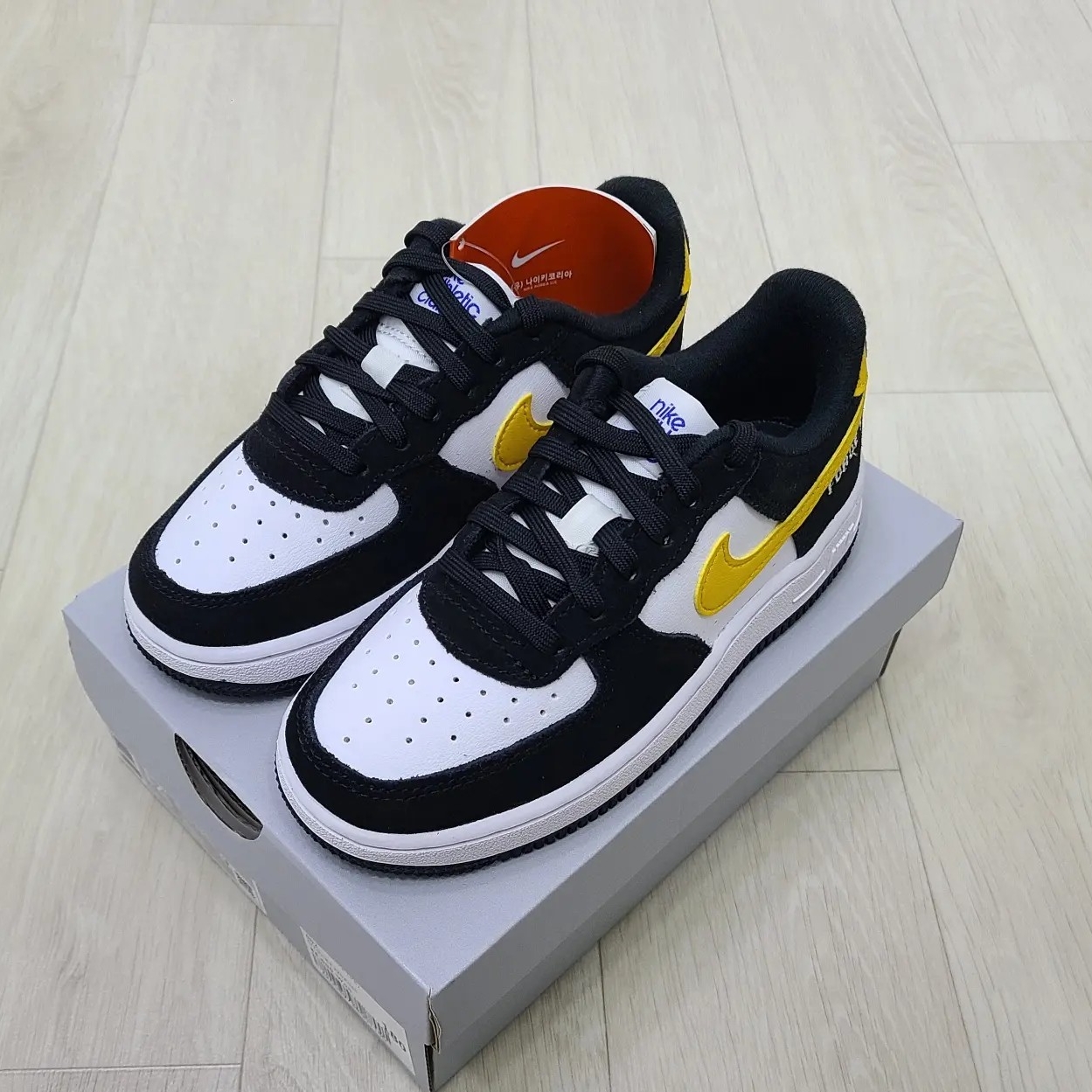 (PS) Nike Air Force 1 LV8 Athletic Club Black Dark Sulfur, Nike Air Force 1 '07 LV8 Athletic Club Black Dark Sulfur 착용 스타일 - 2