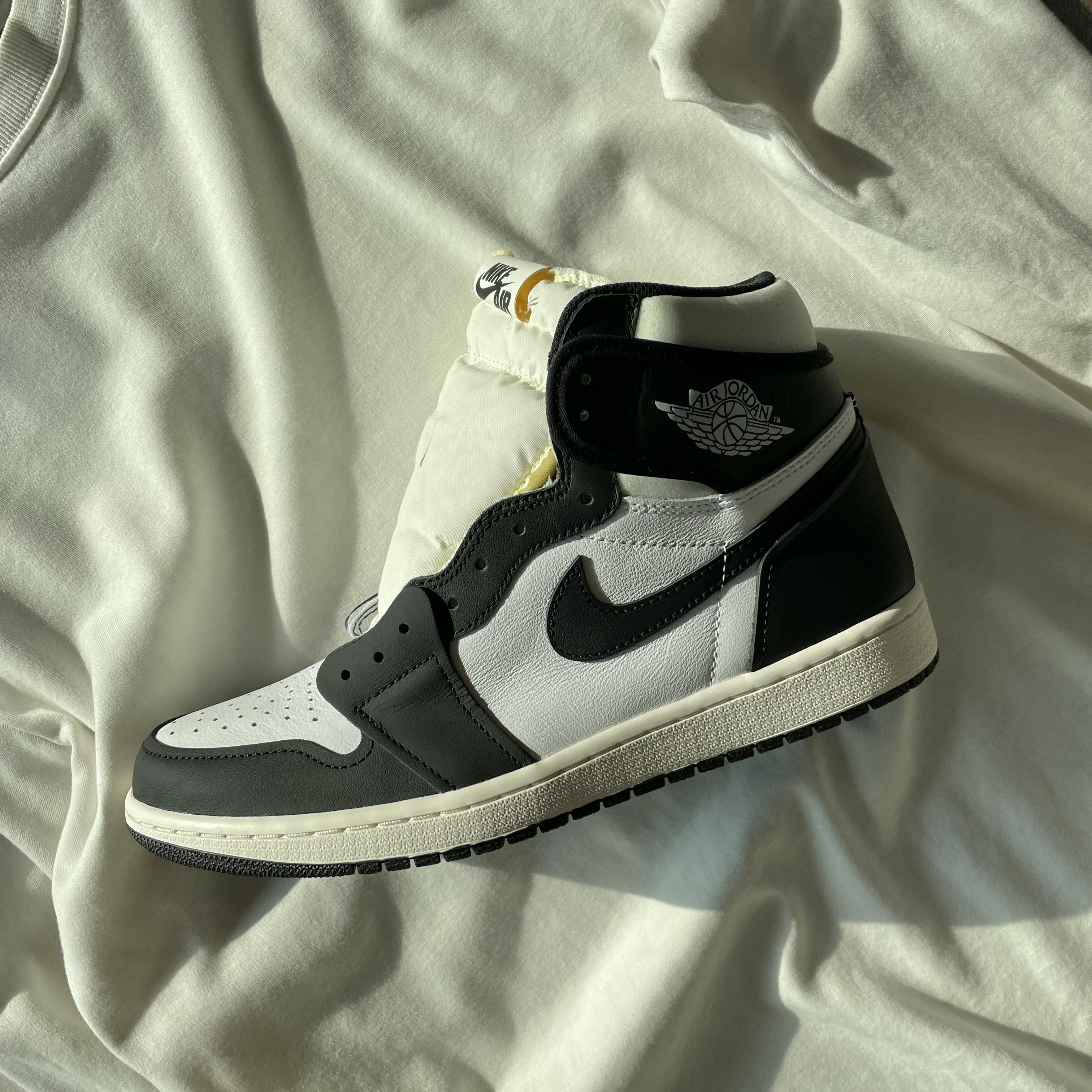 Jordan 1 Retro High OG Volt Gold 착용 스타일
