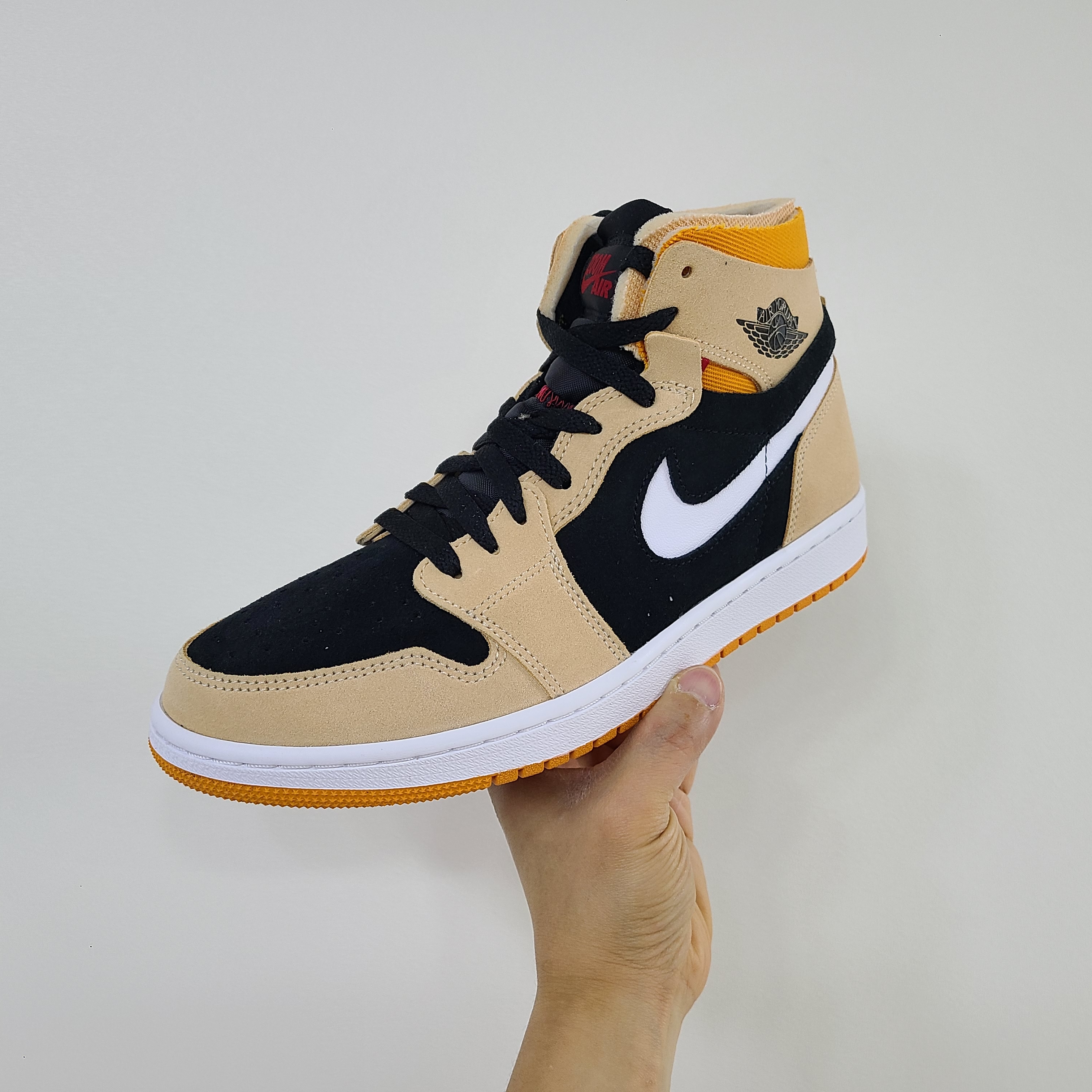 Jordan 1 Zoom Air CMFT Pumpkin Spice 착용 스타일 - 1