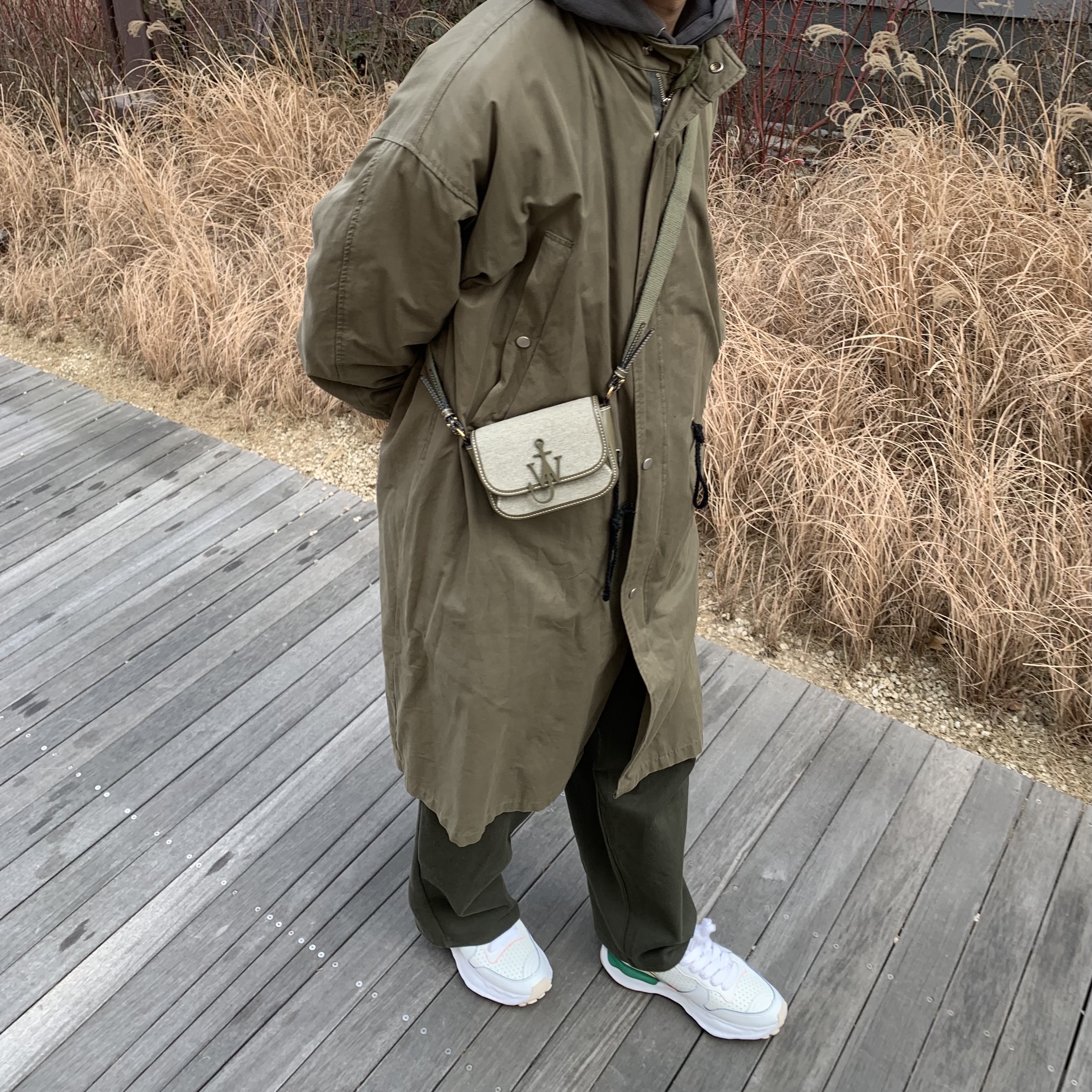 Maison Mihara Yasuhiro OG Distressed Effect Sole Leather Running Sneakers White 착용 스타일 - 1