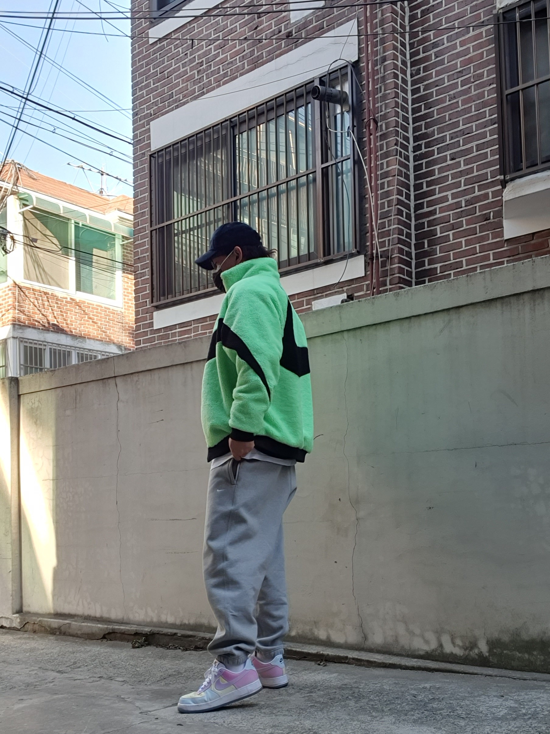 (W) Nike Air Force 1 '07 LX Photochromic, Nike NRG Solo Swoosh Fleece Pants Dark Grey Heather - US/EU 착용 스타일