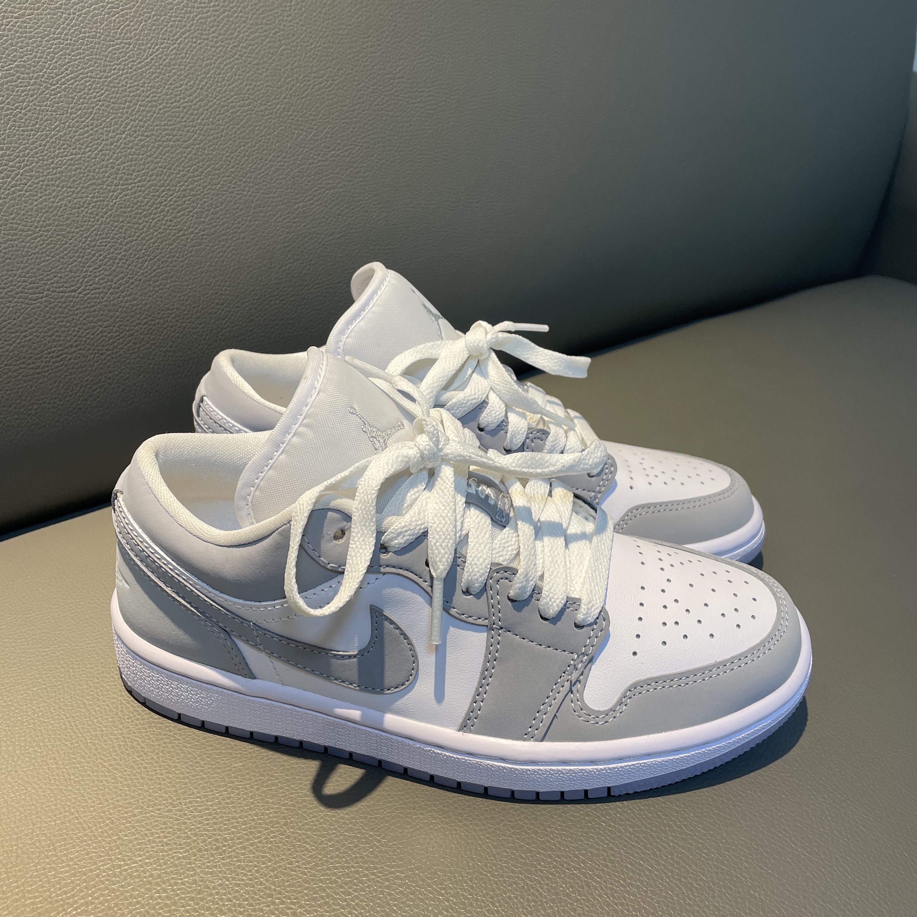 (W) Jordan 1 Low White Wolf Grey 착용 스타일