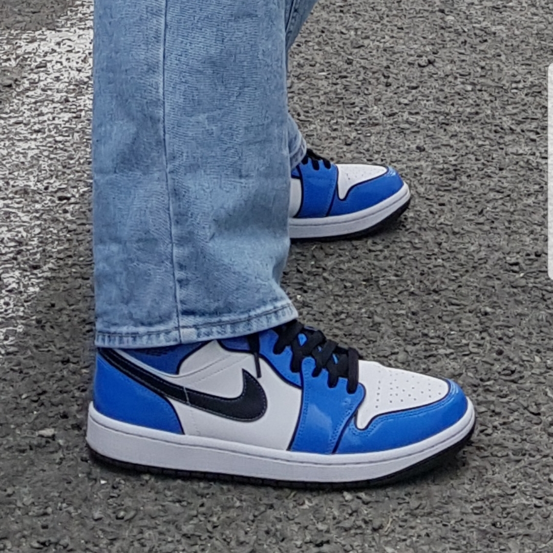 Jordan 1 Mid SE Signal Blue 착용 스타일