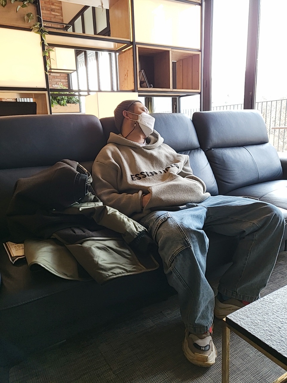 Balenciaga Triple S Grey Red Blue 2018 Reissue, Essentials Knit Pullover Hoodie Pistachio - 21FW 착용 스타일