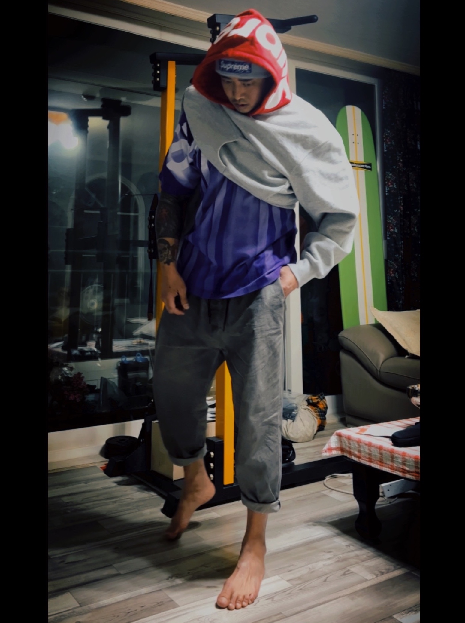 Supreme Contrast Hooded Sweatshirt Heather Grey - 21FW, Supreme Leather Camp Cap Royal - 21SS 착용 스타일 - 1