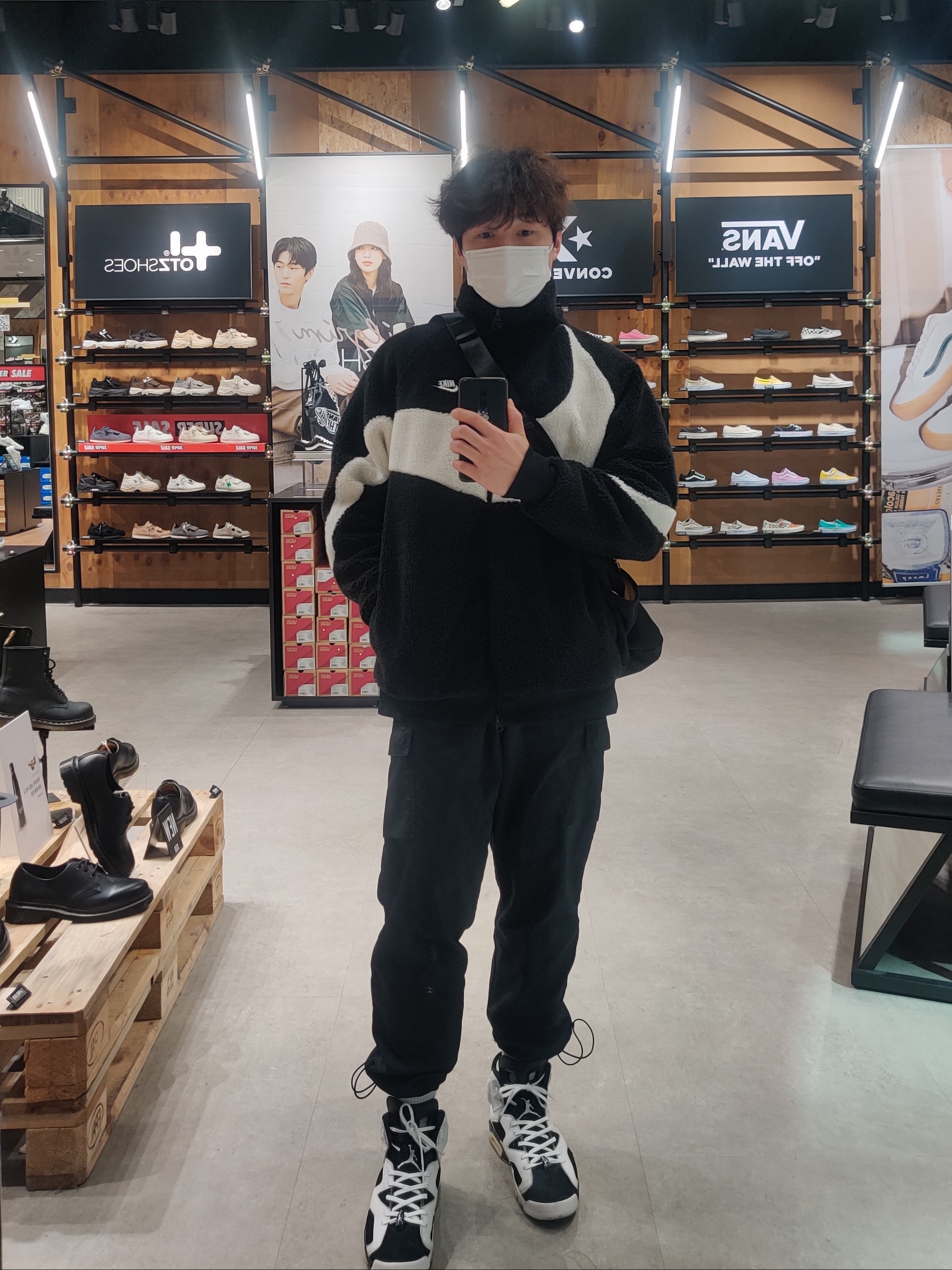 Jordan 6 Retro Oreo, Nike Big Swoosh Full Zip Jacket Black Sail 착용 스타일