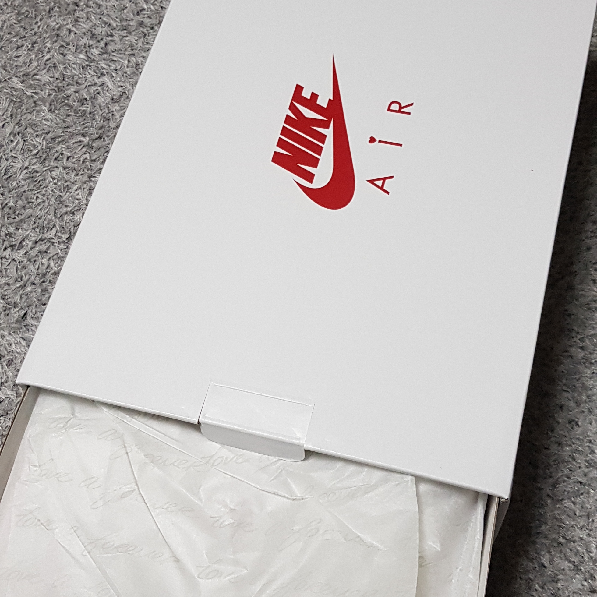 Nike Air Force 1 '07 QS Valentine's Day 착용 스타일 - 2