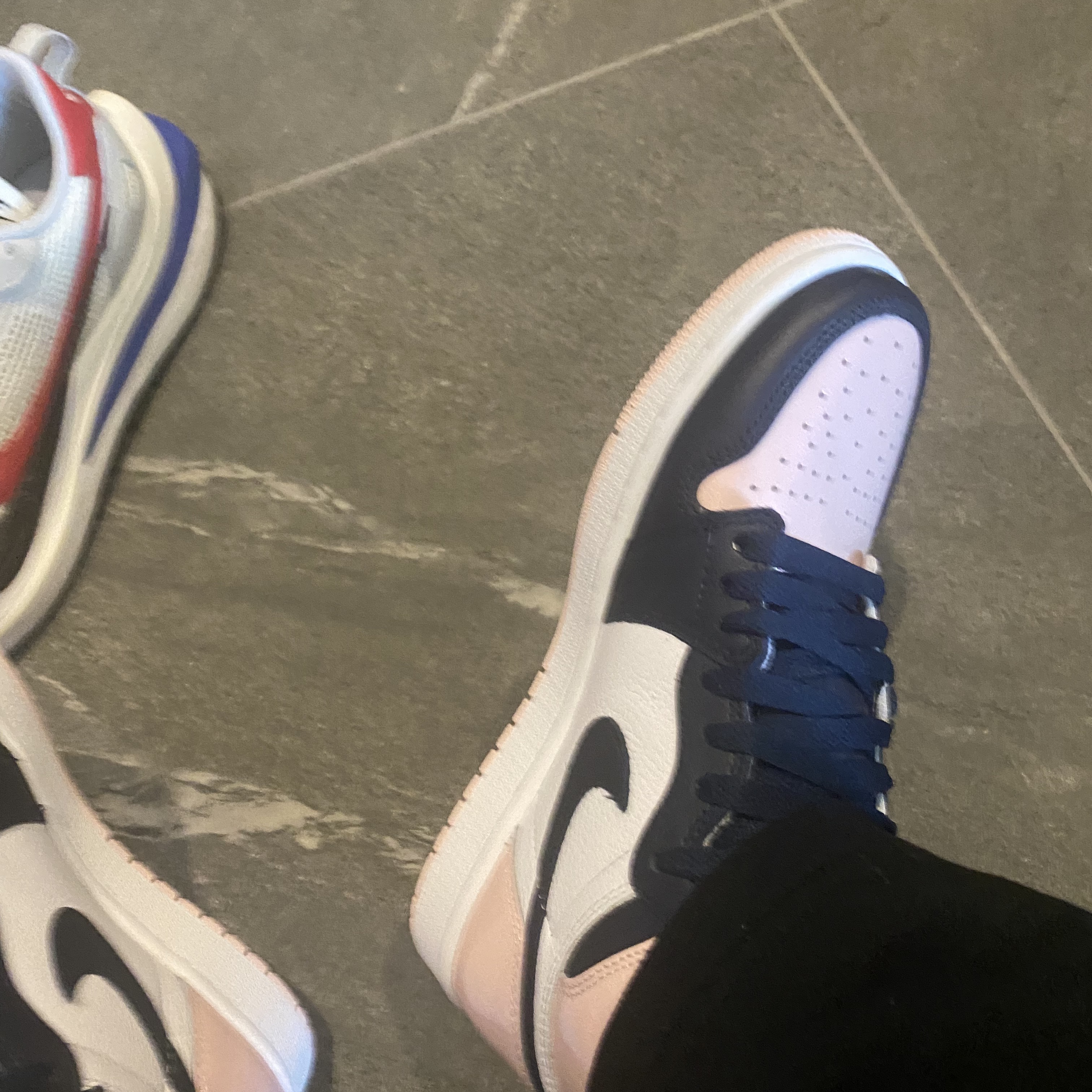 (W) Jordan 1 Retro High OG Atmosphere 착용 스타일 - 1
