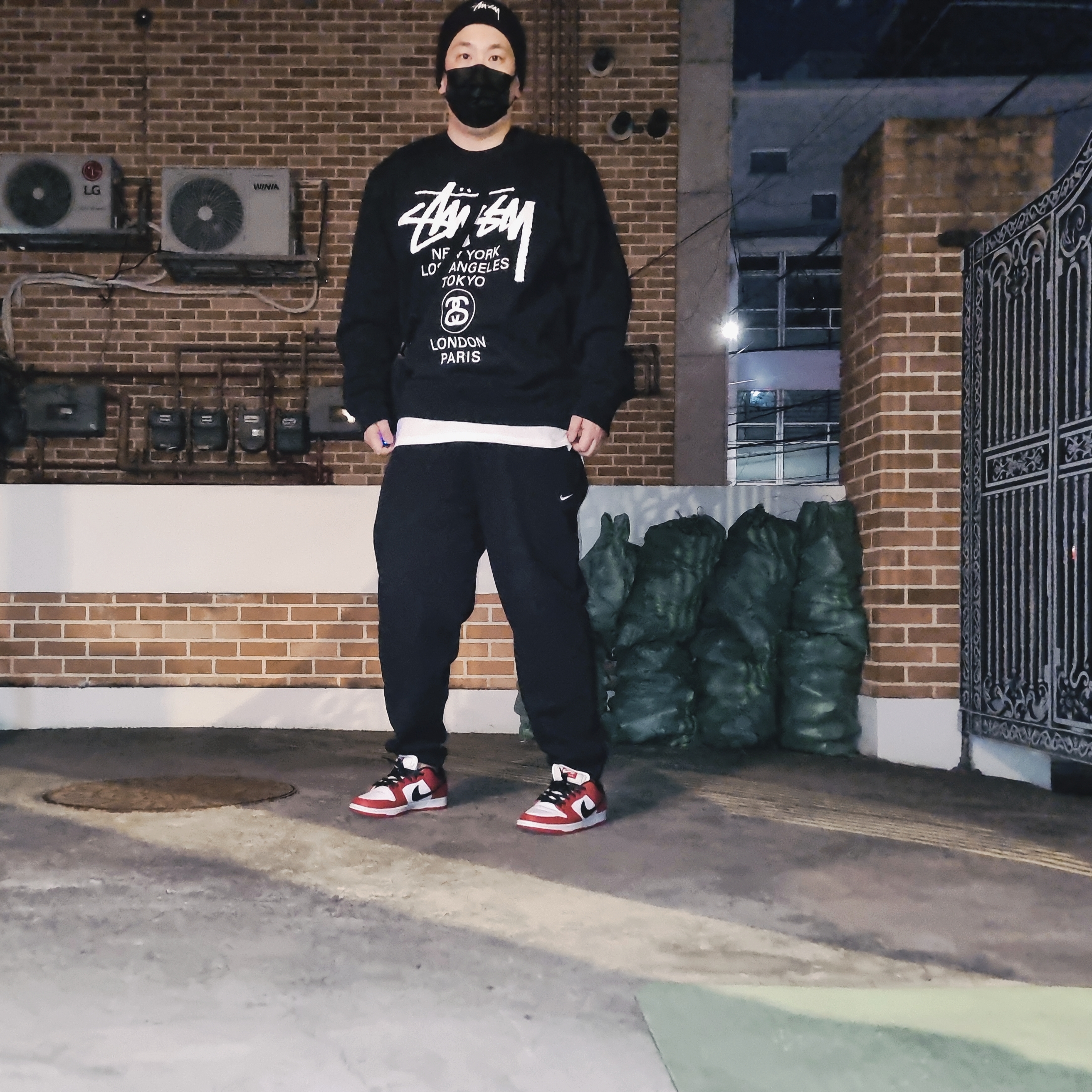 Stussy World Tour Crew Black 2021, Nike NRG Solo Swoosh Fleece Pants Black - US/EU 착용 스타일