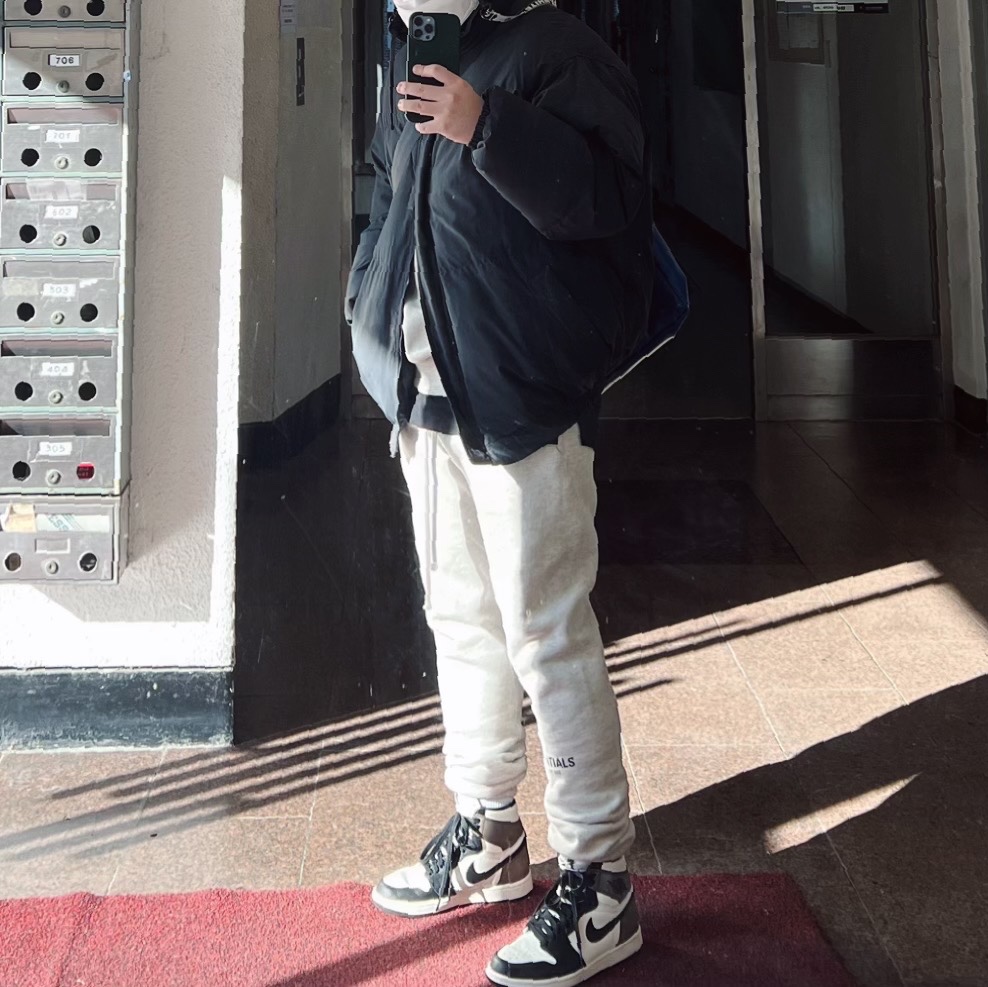 Essentials Sweatpants Oatmeal - 21SS, Essentials Pull-Over Crewneck Sweatshirt Oatmeal - 21SS 착용 스타일