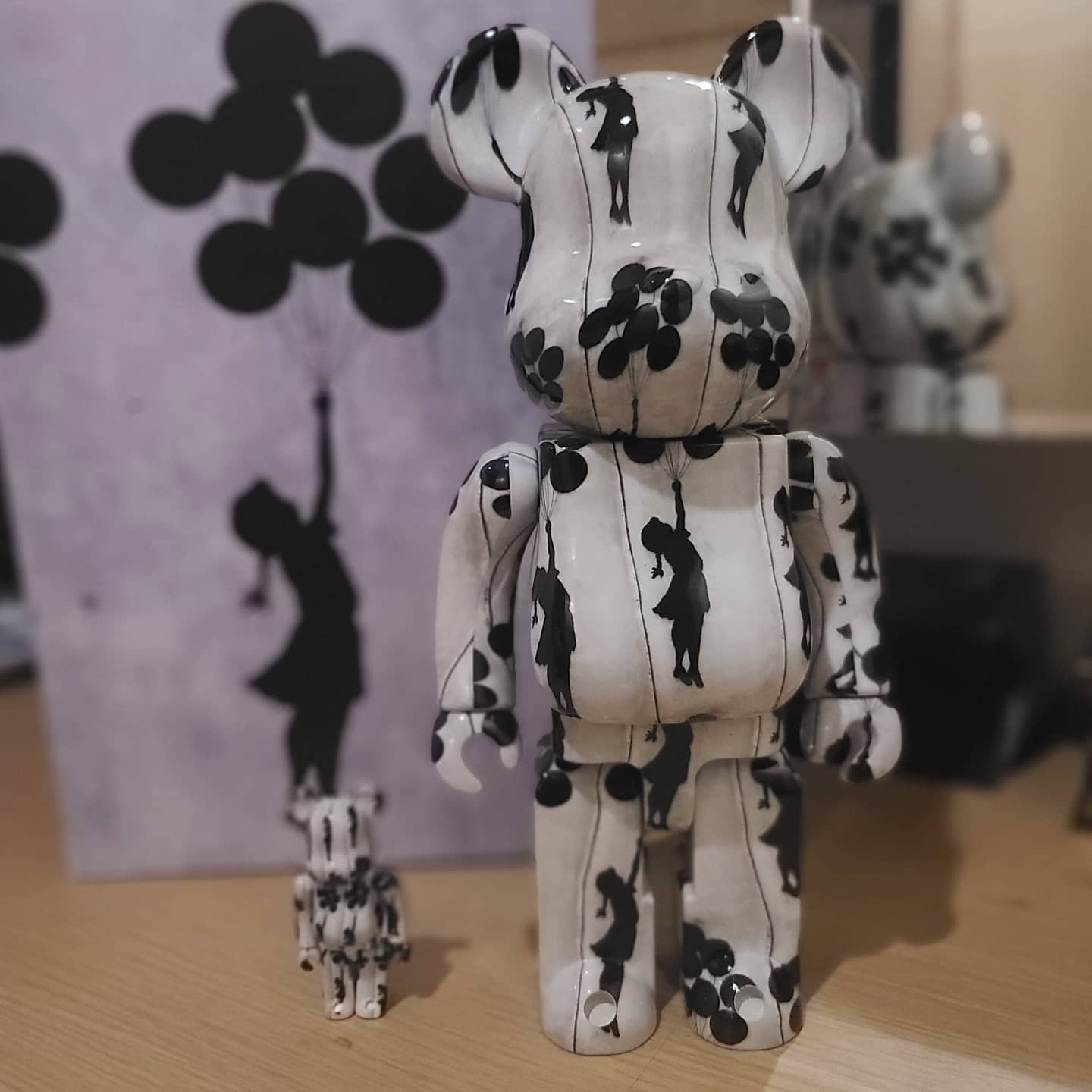 Bearbrick Banksy Flying Balloons Girl 100% & 400% Set 착용 스타일