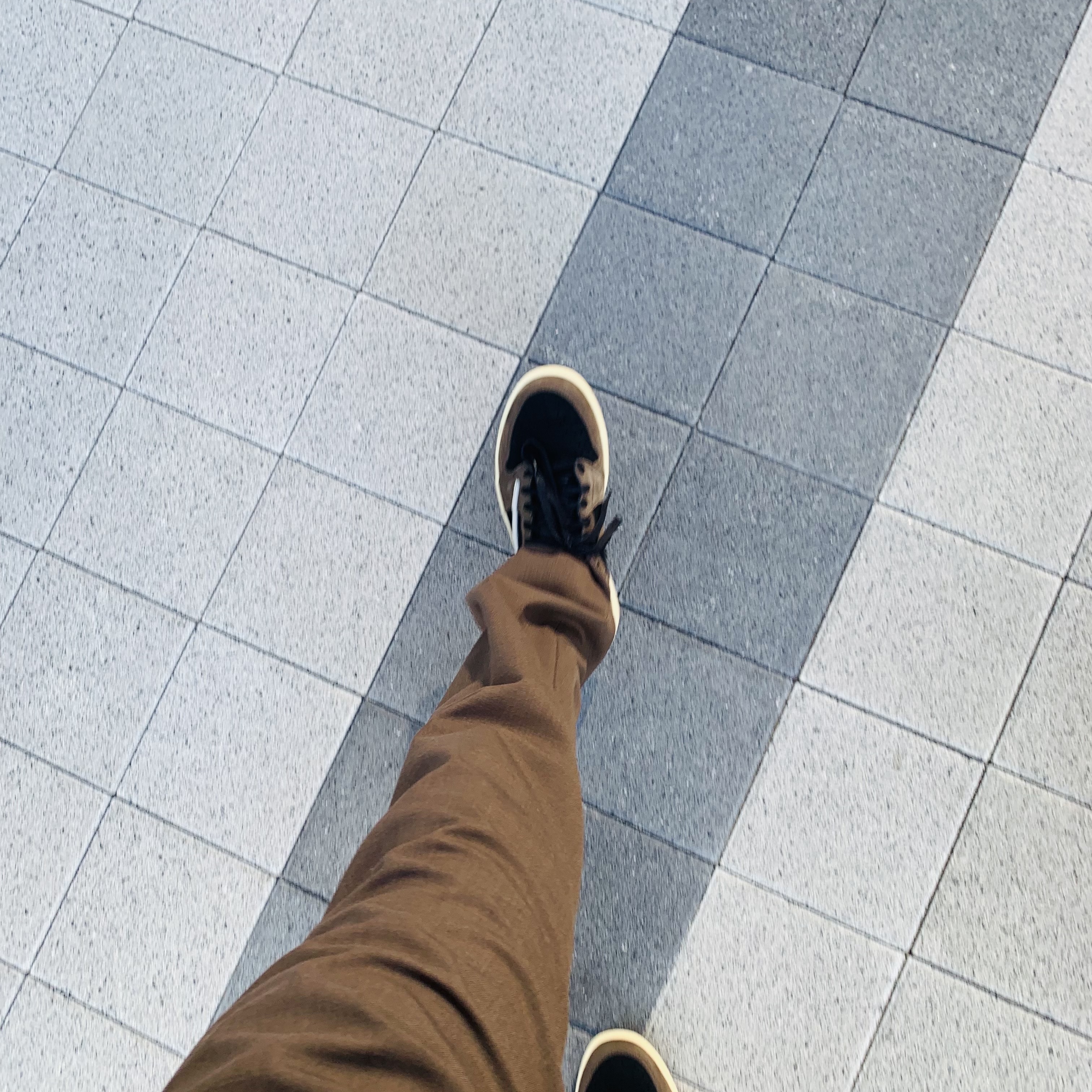Jordan 1 x Travis Scott Retro Low OG SP Mocha 착용 스타일 - 2