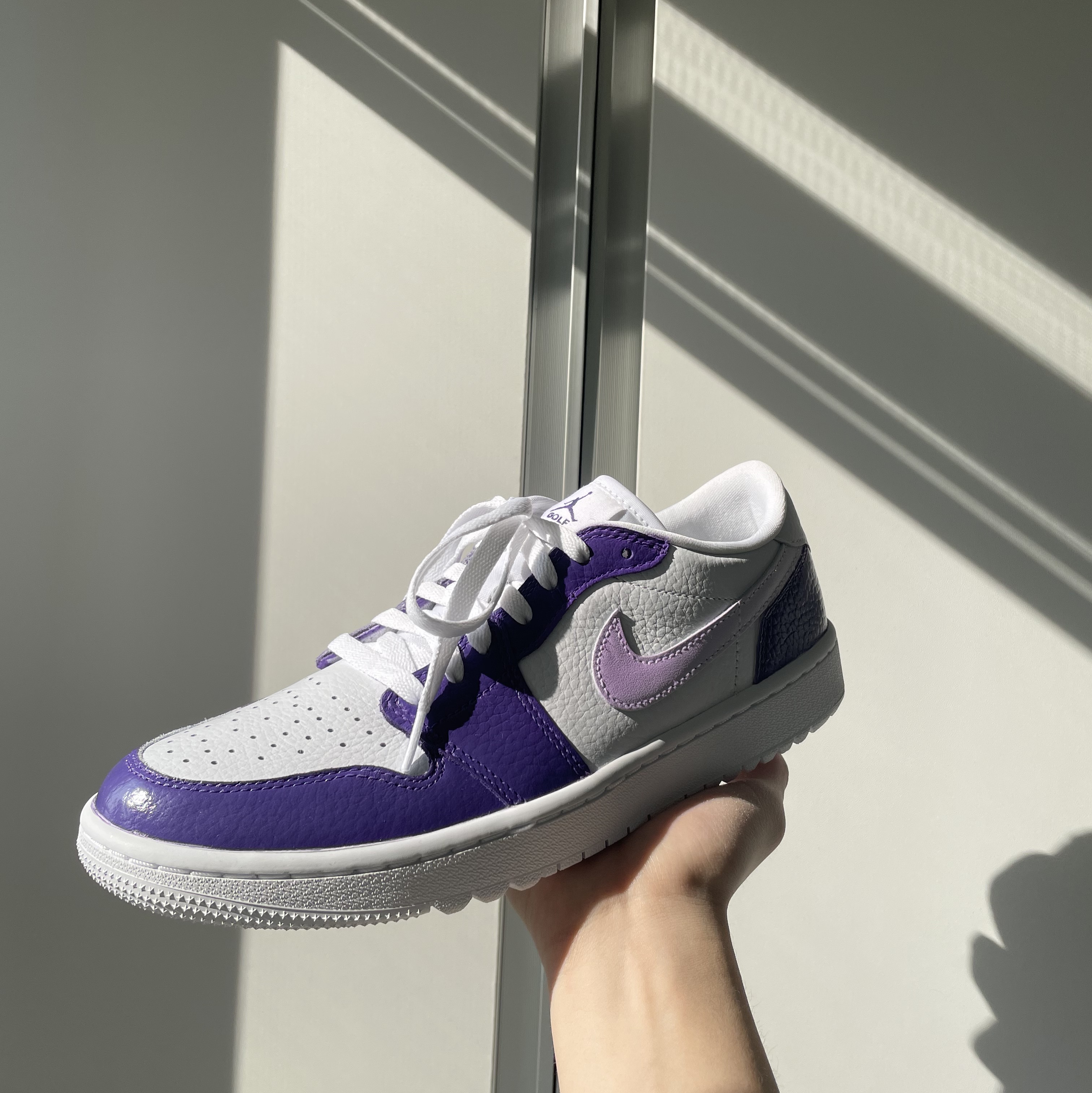 Jordan 1 Low Golf Triple White 착용 스타일 - 1