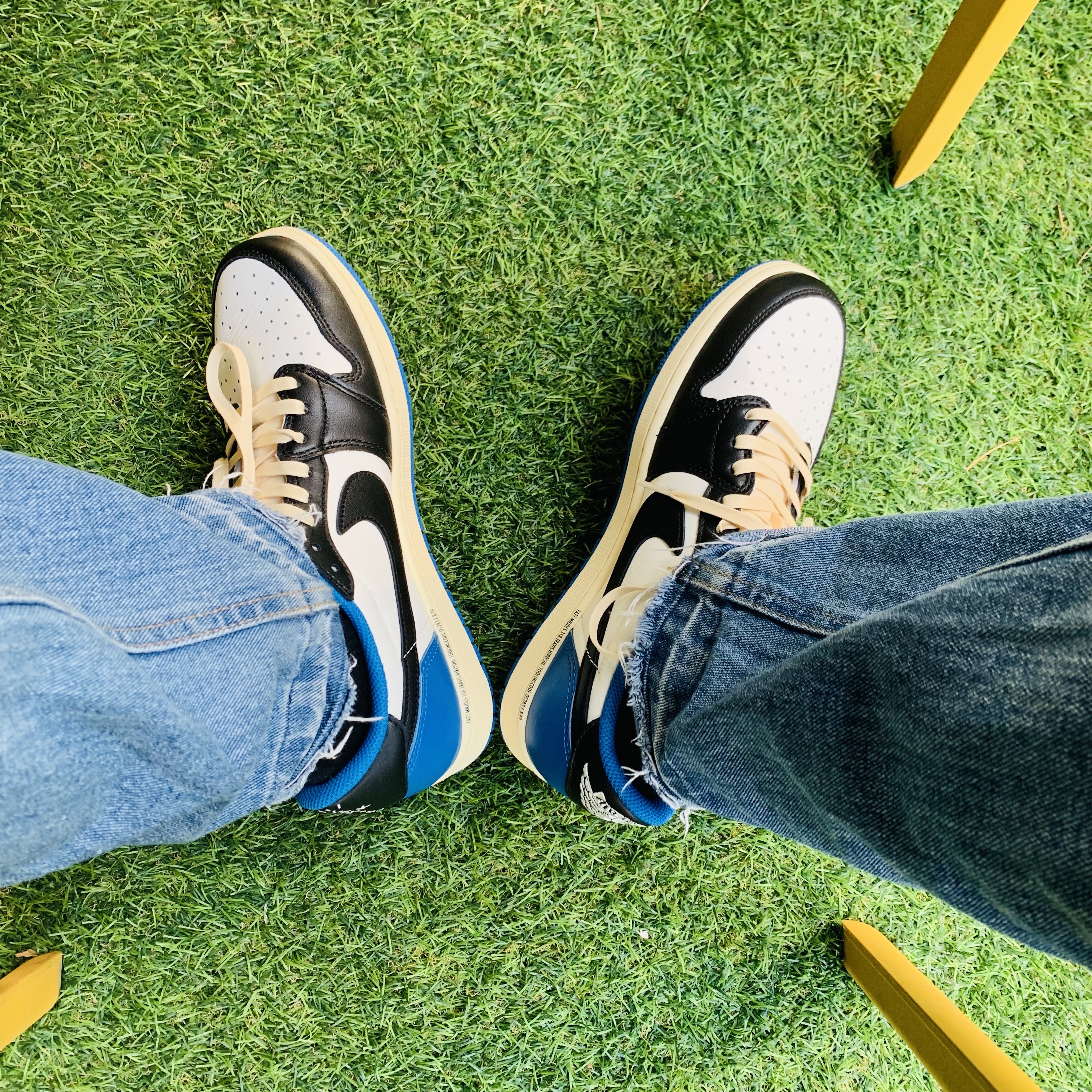 Jordan 1 x Travis Scott x Fragment Retro Low OG SP Military Blue 착용 스타일 - 2