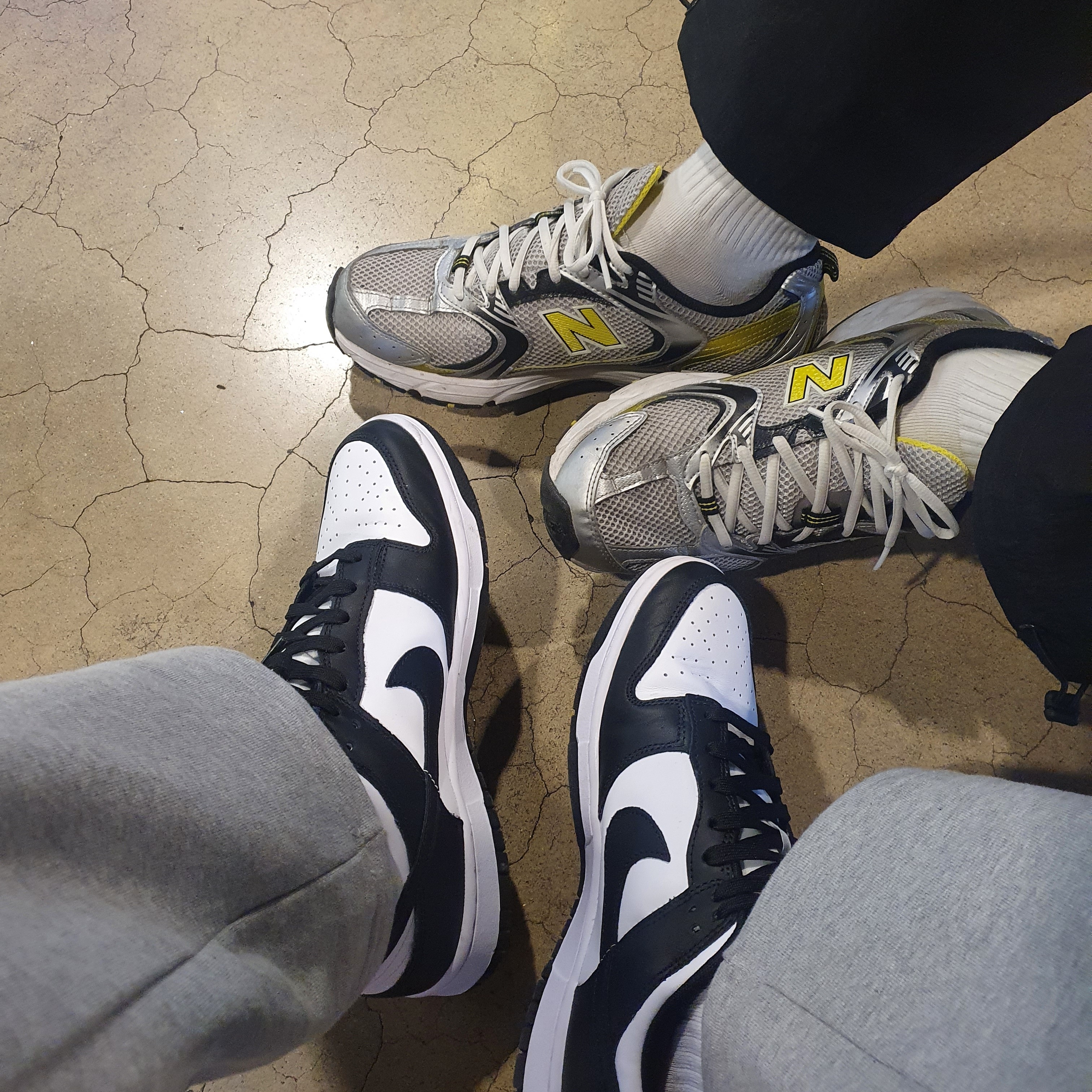 Nike Dunk Low Retro Black, New Balance 530 Silver 착용 스타일
