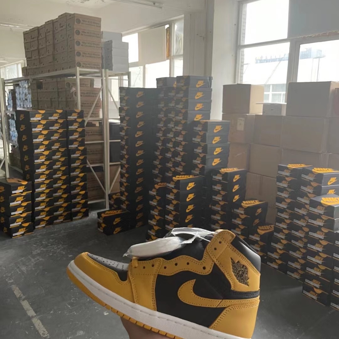 Jordan 1 Retro High OG Pollen 착용 스타일