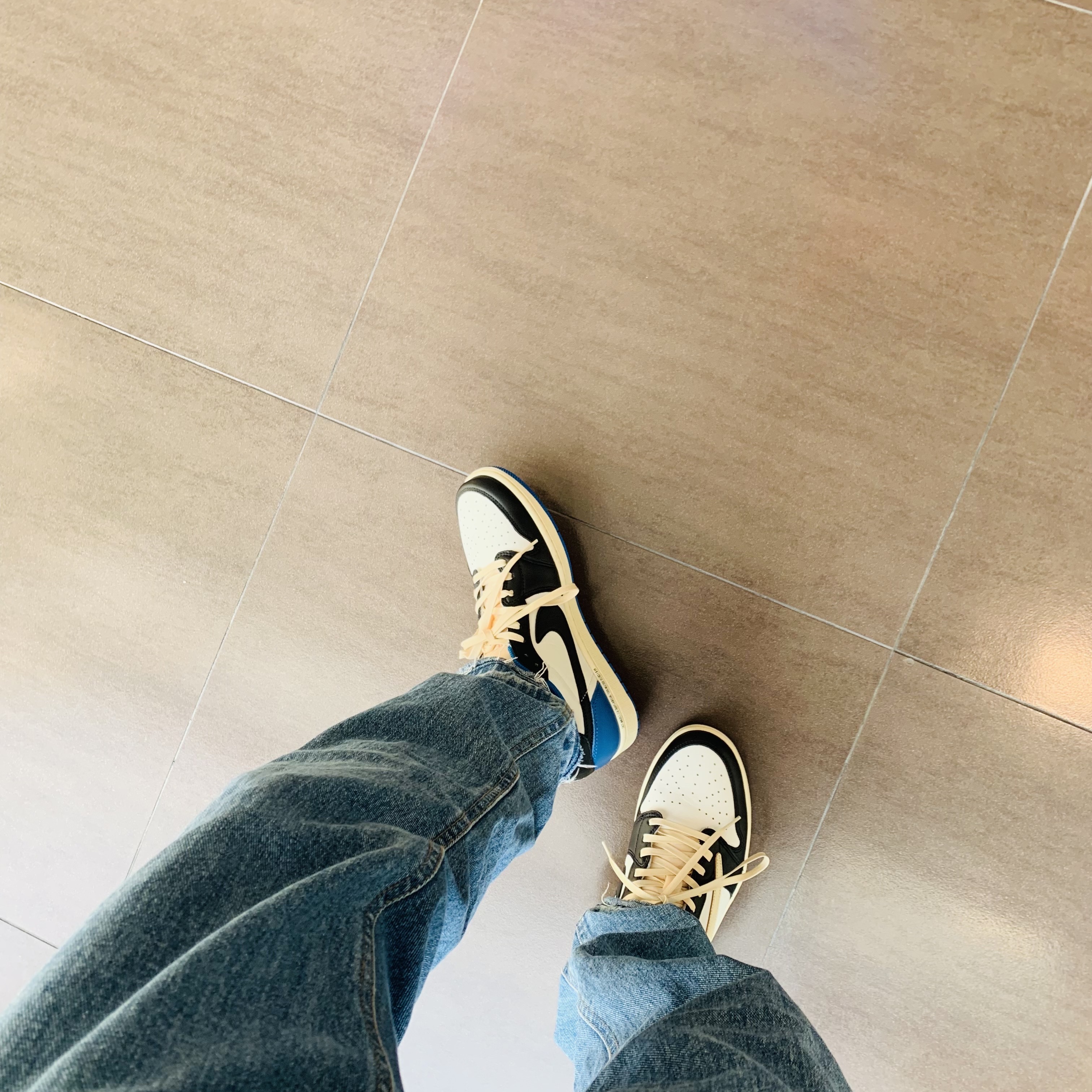 Jordan 1 x Travis Scott x Fragment Retro Low OG SP Military Blue 착용 스타일 - 4