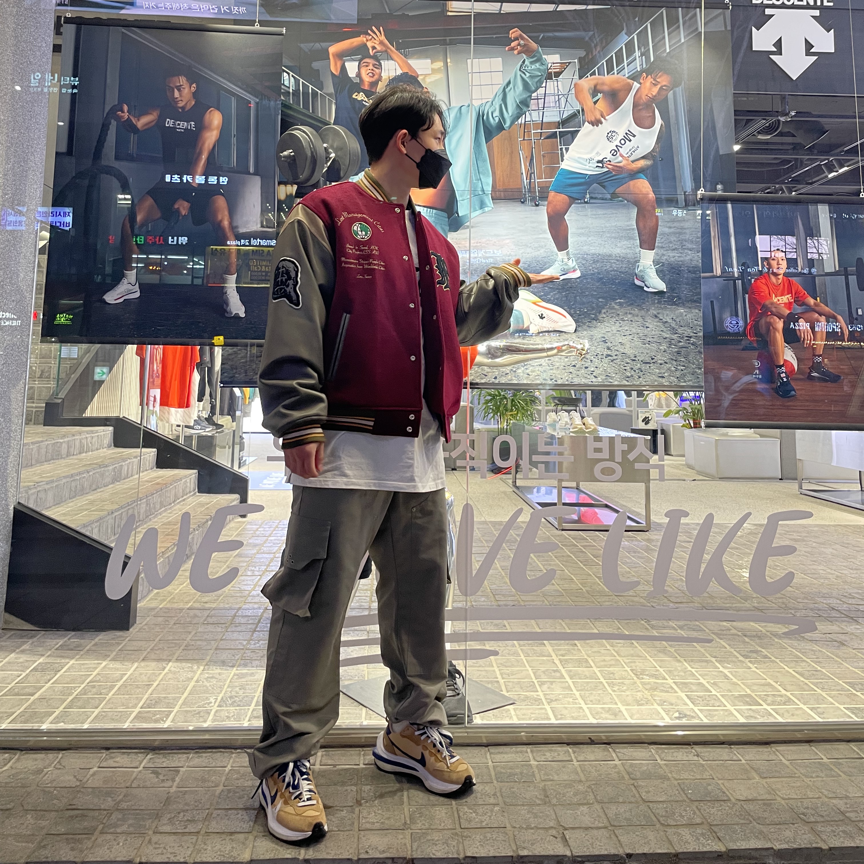 Nike x Sacai VaporWaffle Sesame and Blue Void 착용 스타일