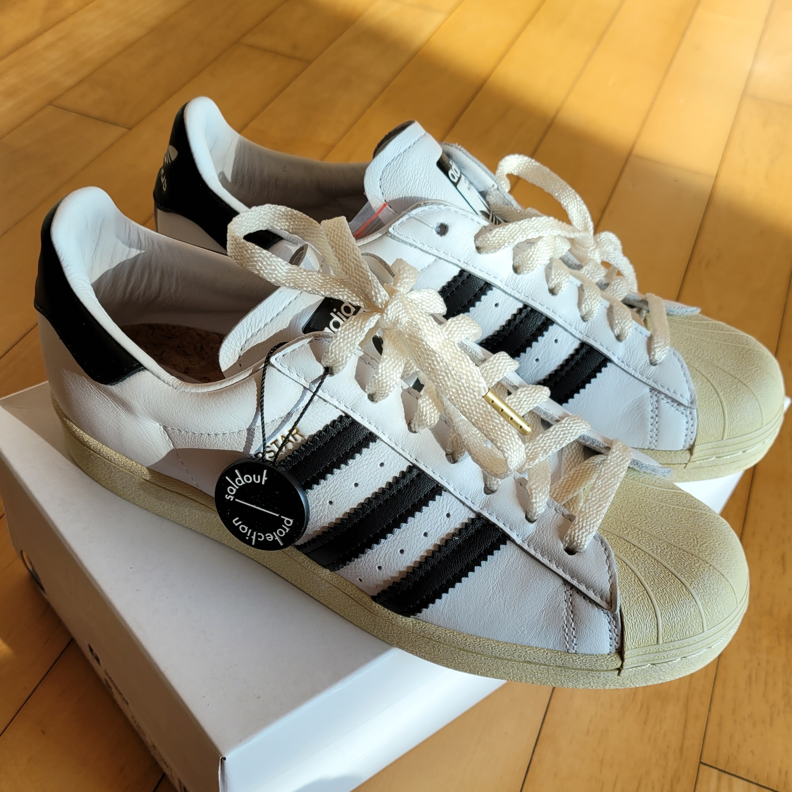 Adidas Superstar Premium White Black 착용 스타일