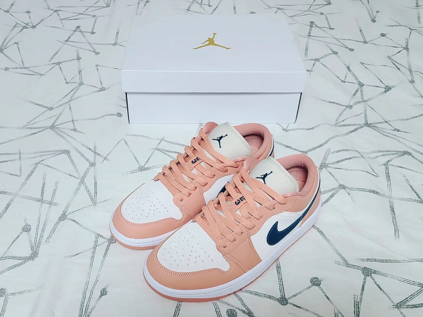 (W) Jordan 1 Low Light Madder Root 착용 스타일 - 1
