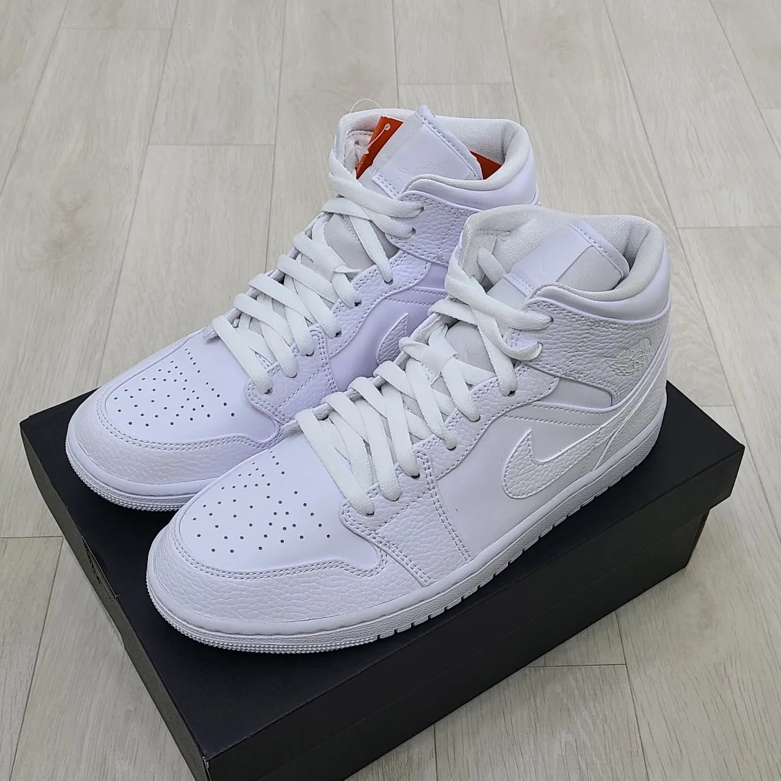 Jordan 1 Mid Triple White 착용 스타일 - 2