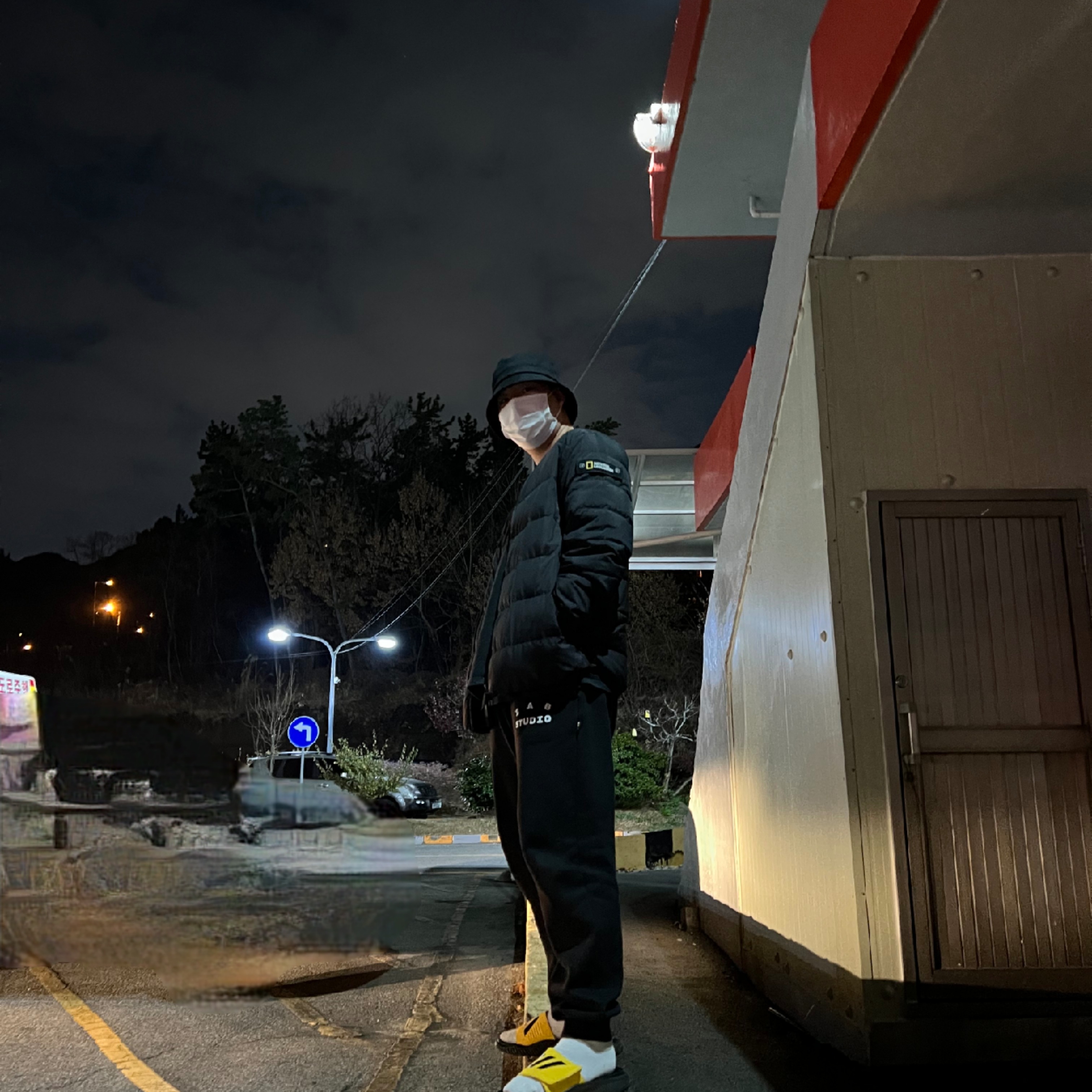 IAB Studio Sweatpants Black White - 19FW 착용 스타일