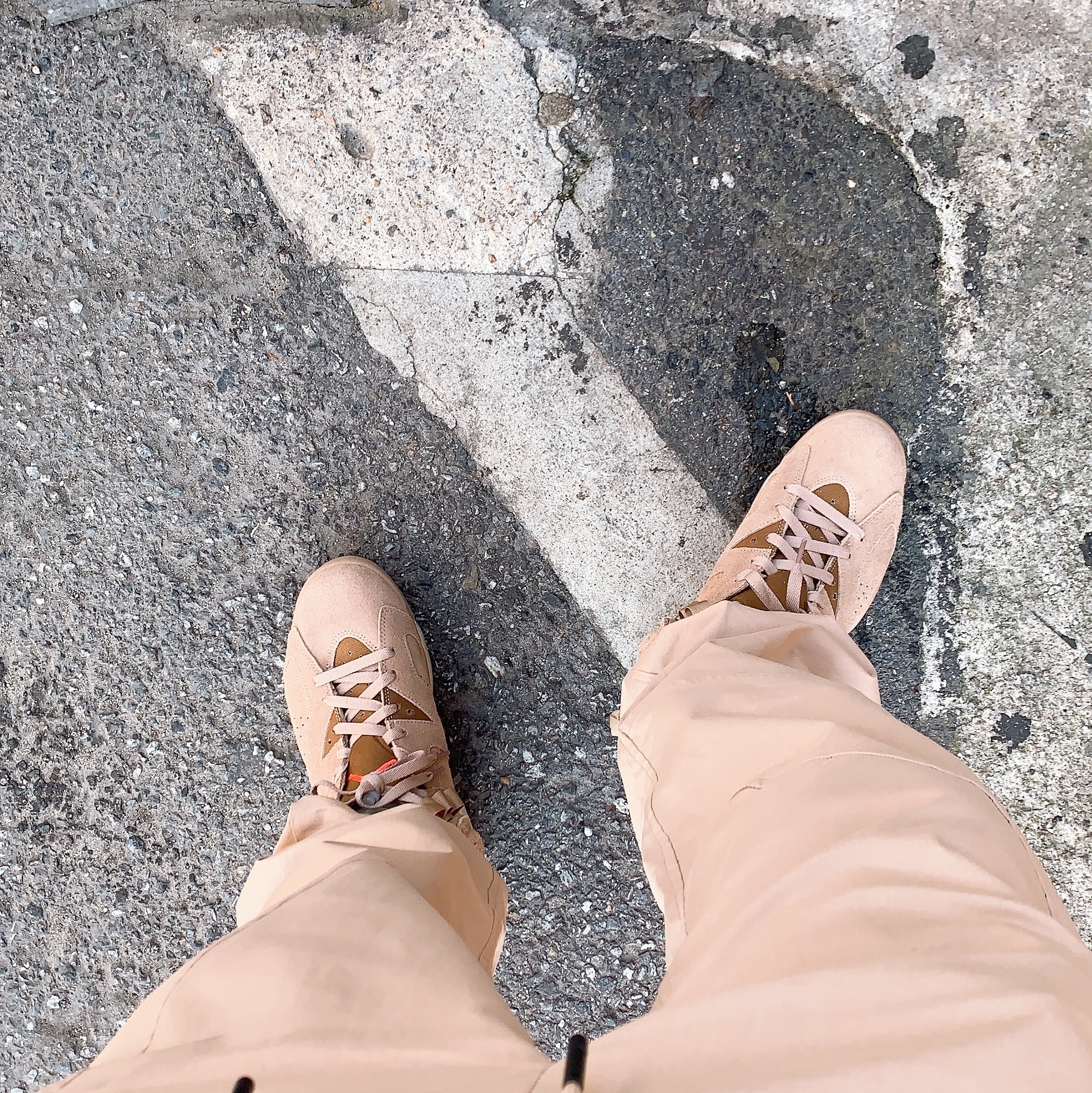 Jordan 6 x Travis Scott Retro SP British Khaki 착용 스타일 - 2