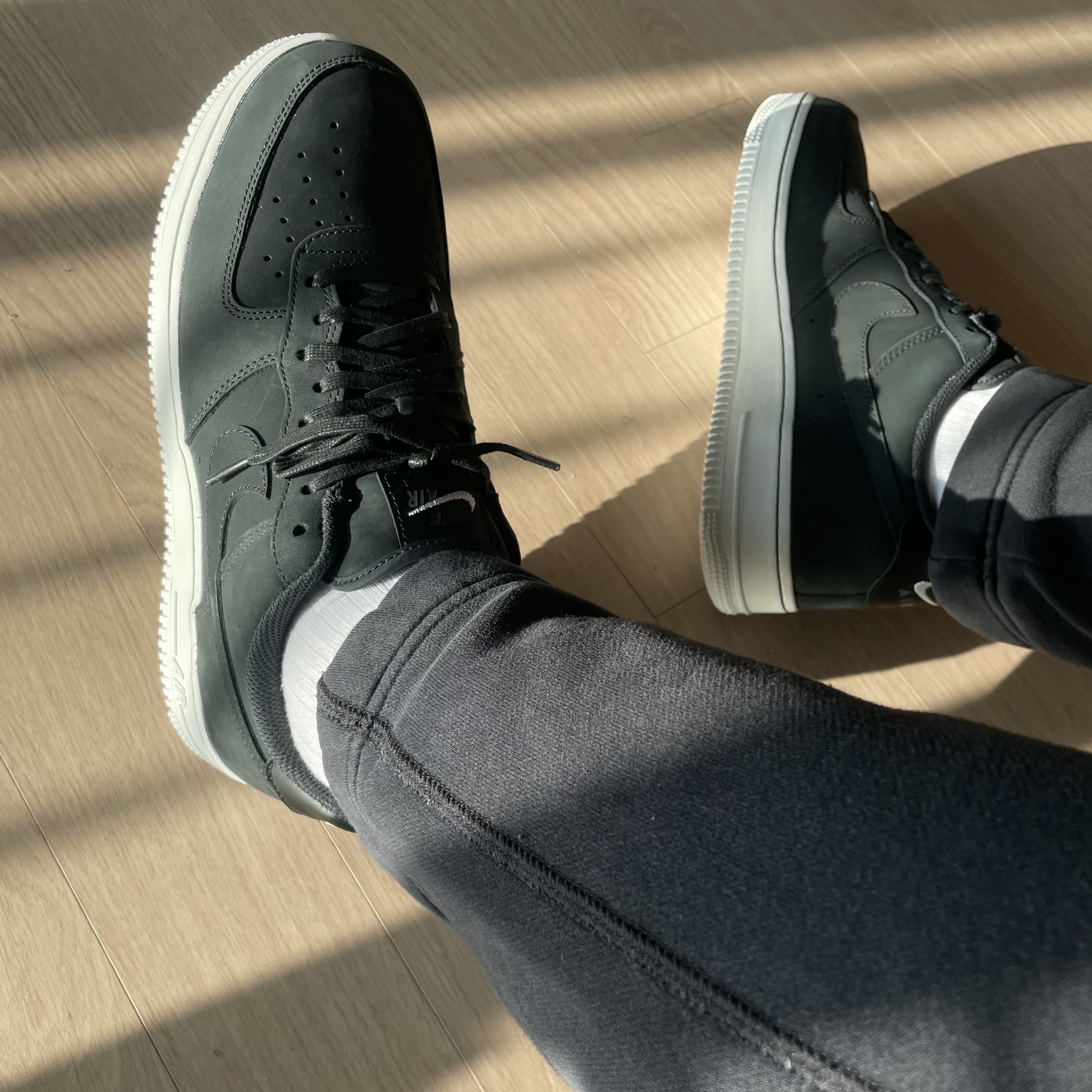 Nike Air Force 1 '07 LX Off Noir 착용 스타일 - 4