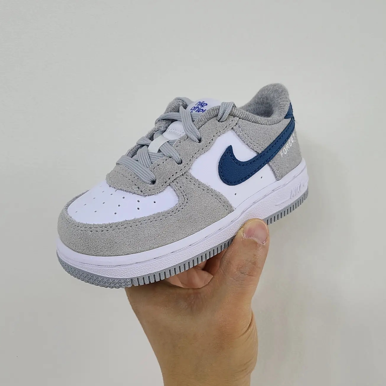(TD) Nike Force 1 LV8 Athletic Club Light Smoke Grey Marina 착용 스타일 - 1
