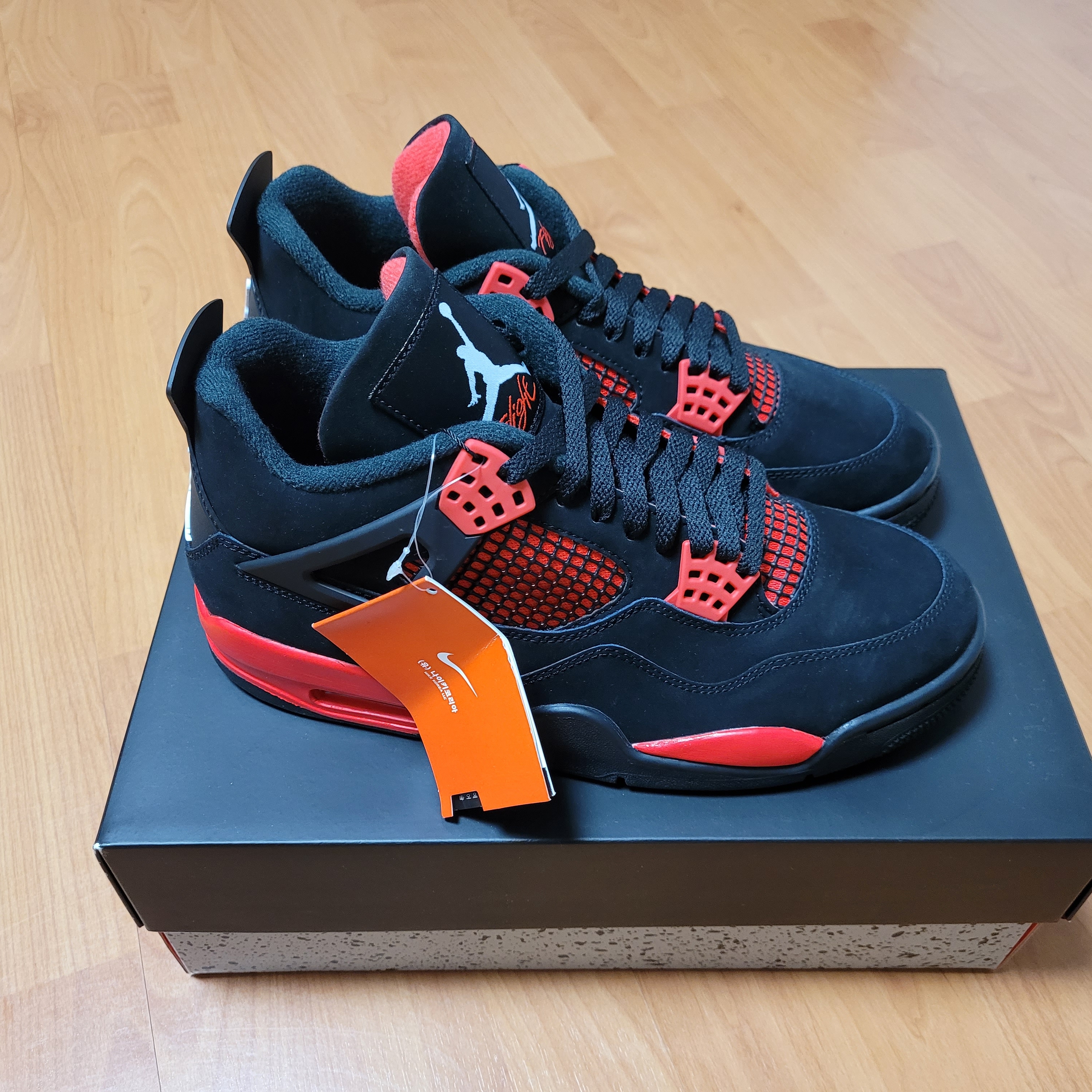Jordan 4 Retro Crimson 착용 스타일 - 2