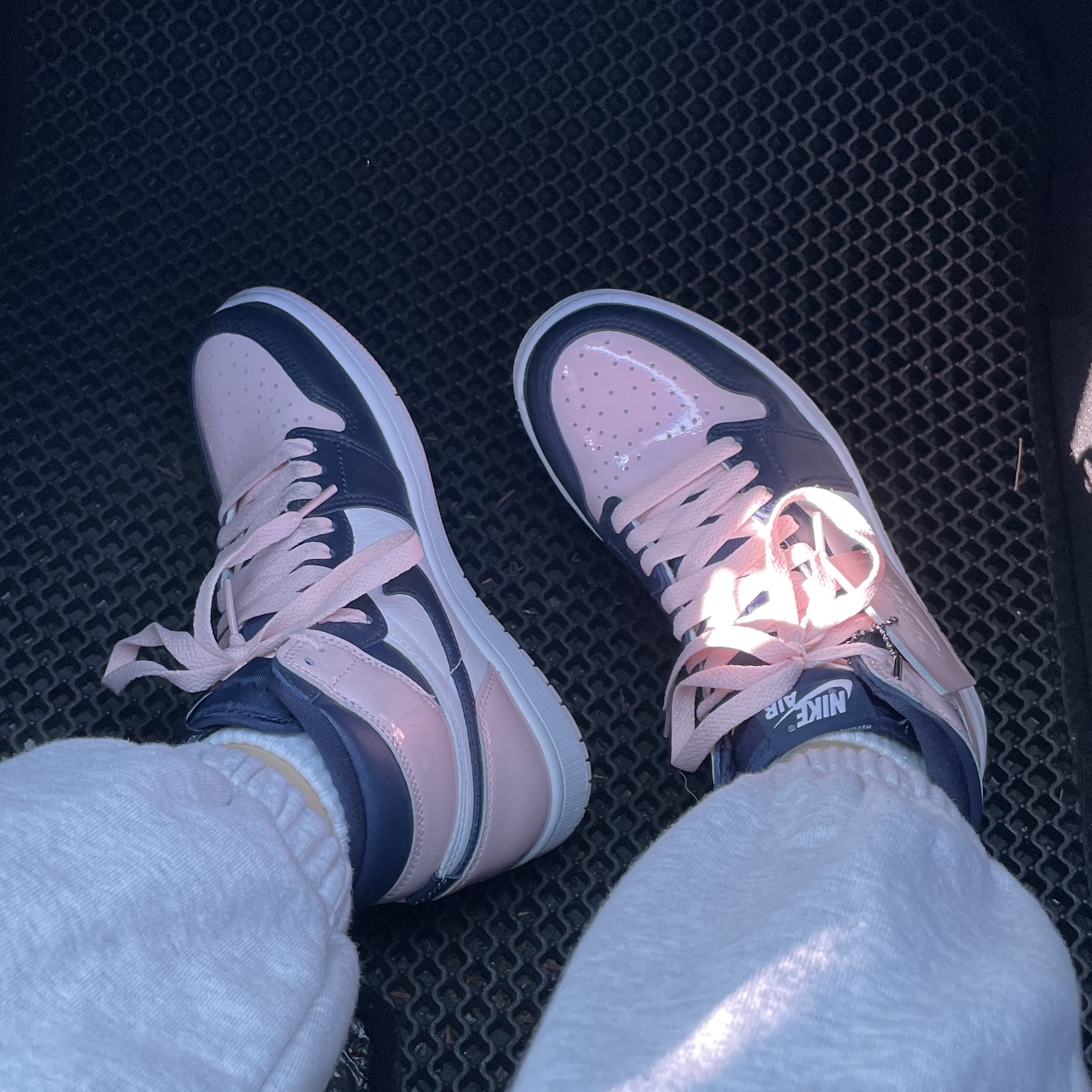 (W) Jordan 1 Retro High OG Atmosphere 착용 스타일 - 2