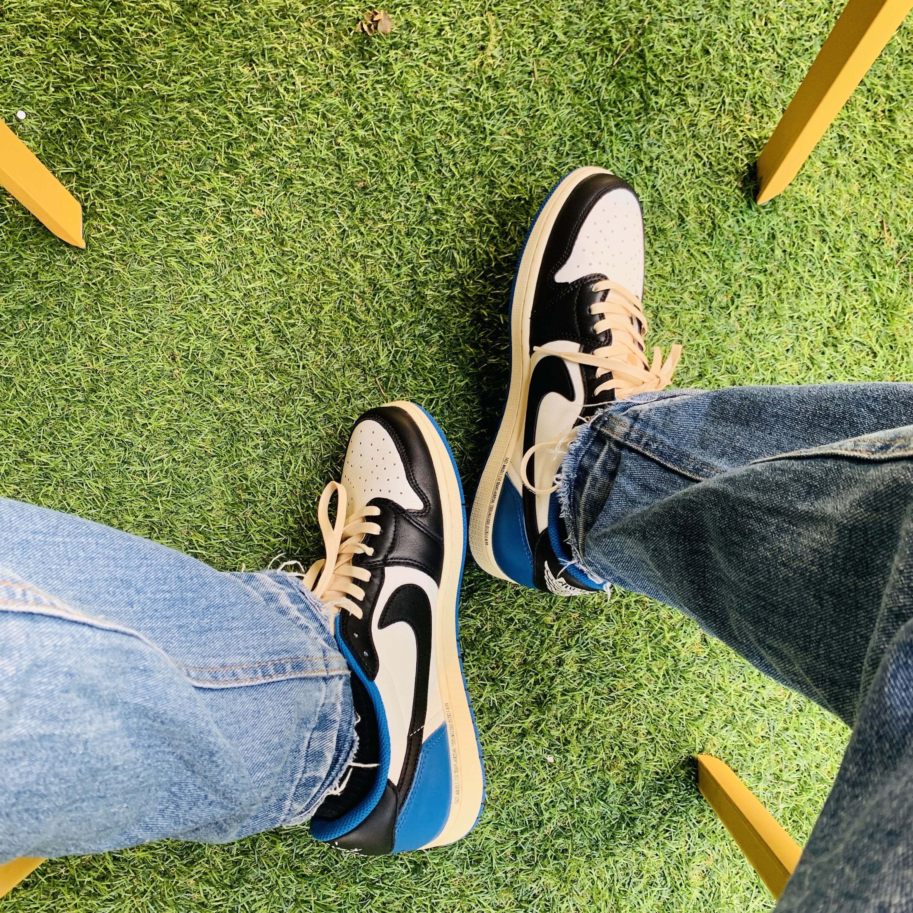 Jordan 1 x Travis Scott x Fragment Retro Low OG SP Military Blue 착용 스타일 - 1