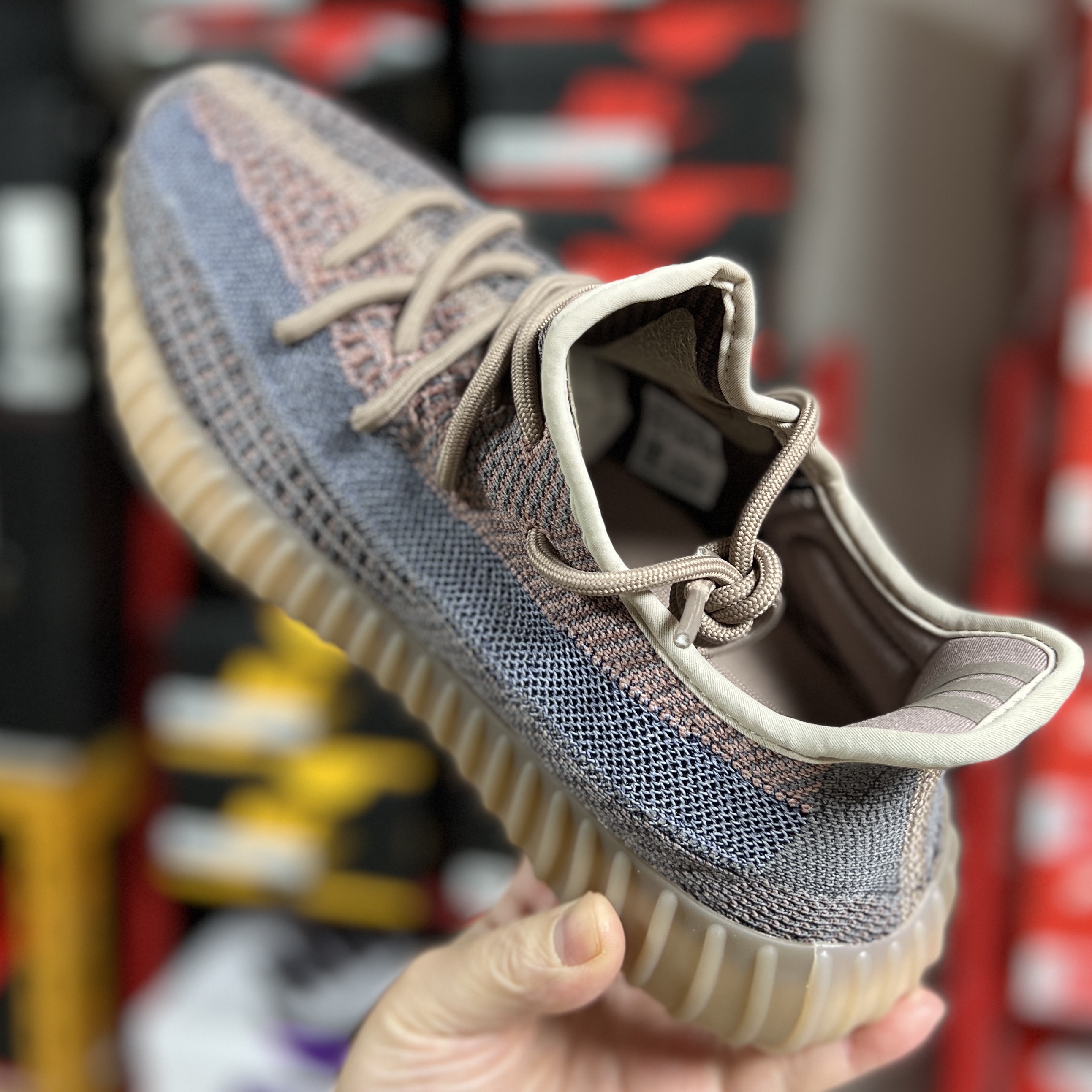 Adidas Yeezy Boost 350 V2 Fade 착용 스타일 - 2