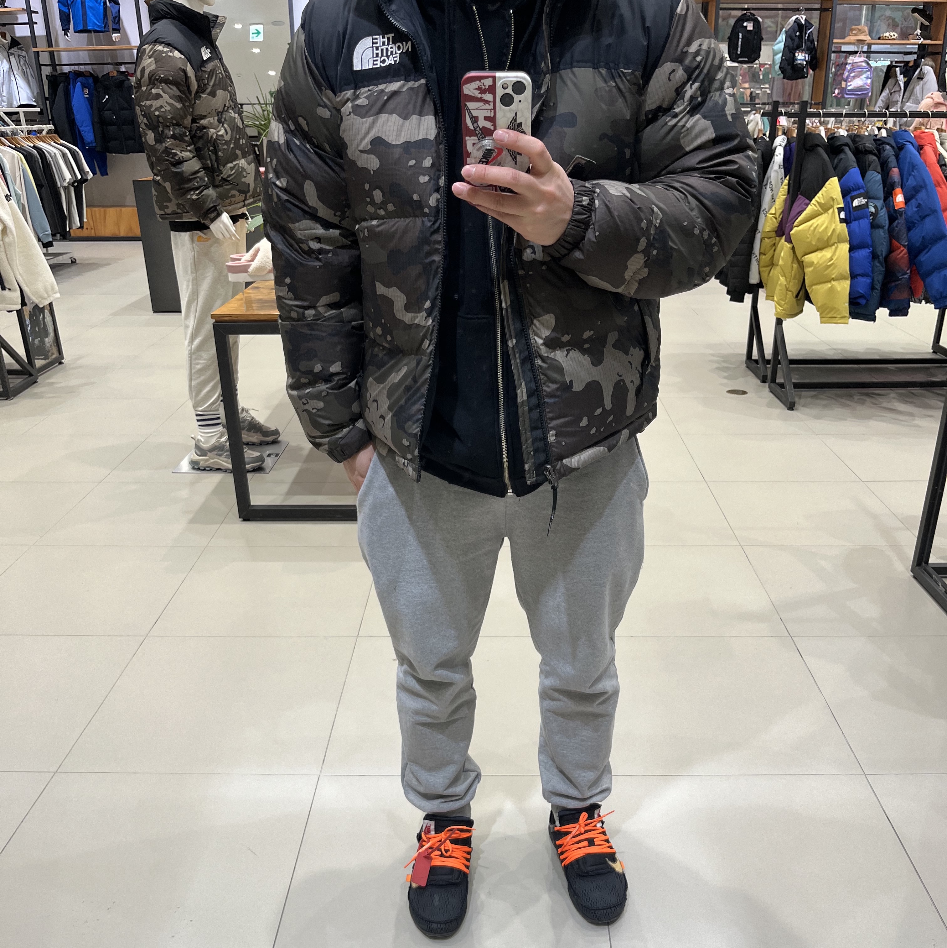 The North Face 1996 Novelty Nuptse Jacket Woodland Camo, Nike x Off-White Air Presto Black 착용 스타일