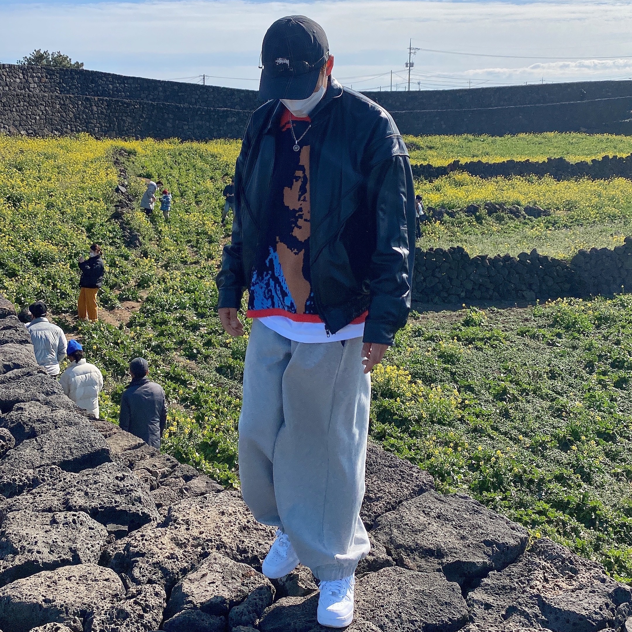 Nike Air Force 1 '07 Low White, Stussy Bob Marley Sweater Red 착용 스타일