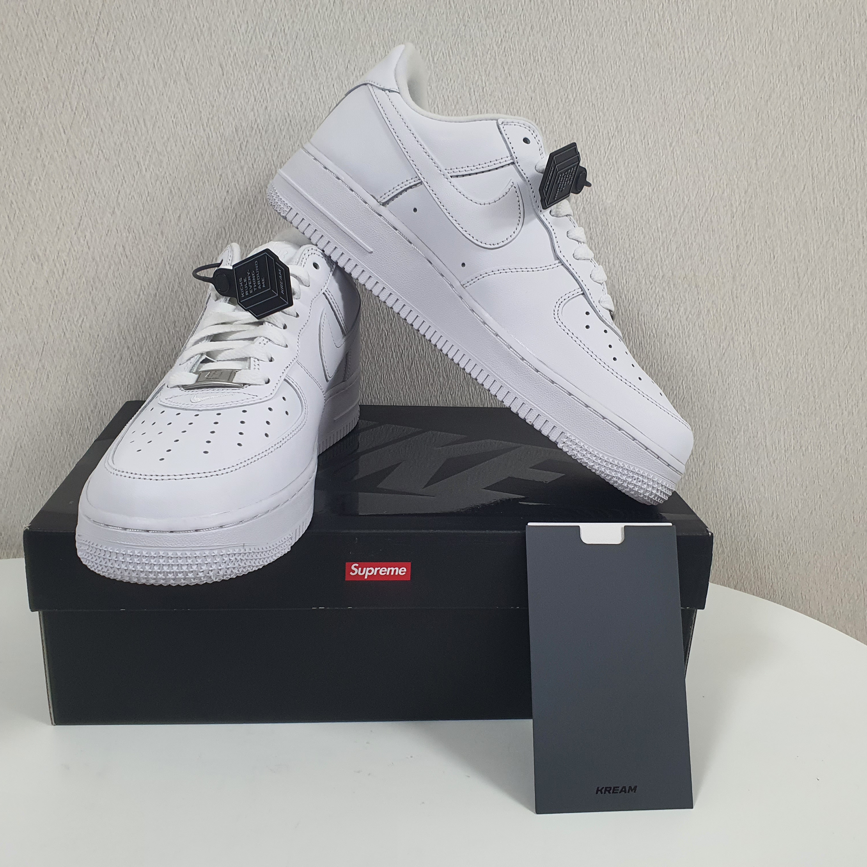 Nike x Supreme Air Force 1 Low White 착용 스타일