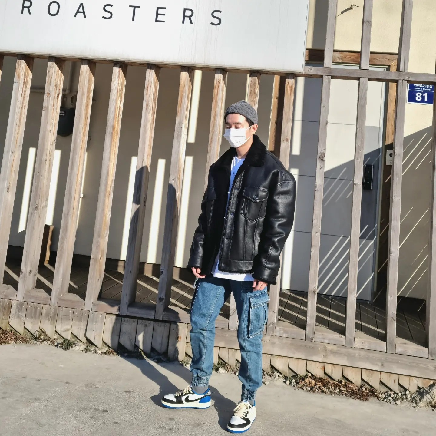 Jordan 1 x Travis Scott x Fragment Retro Low OG SP Military Blue 착용 스타일 - 2