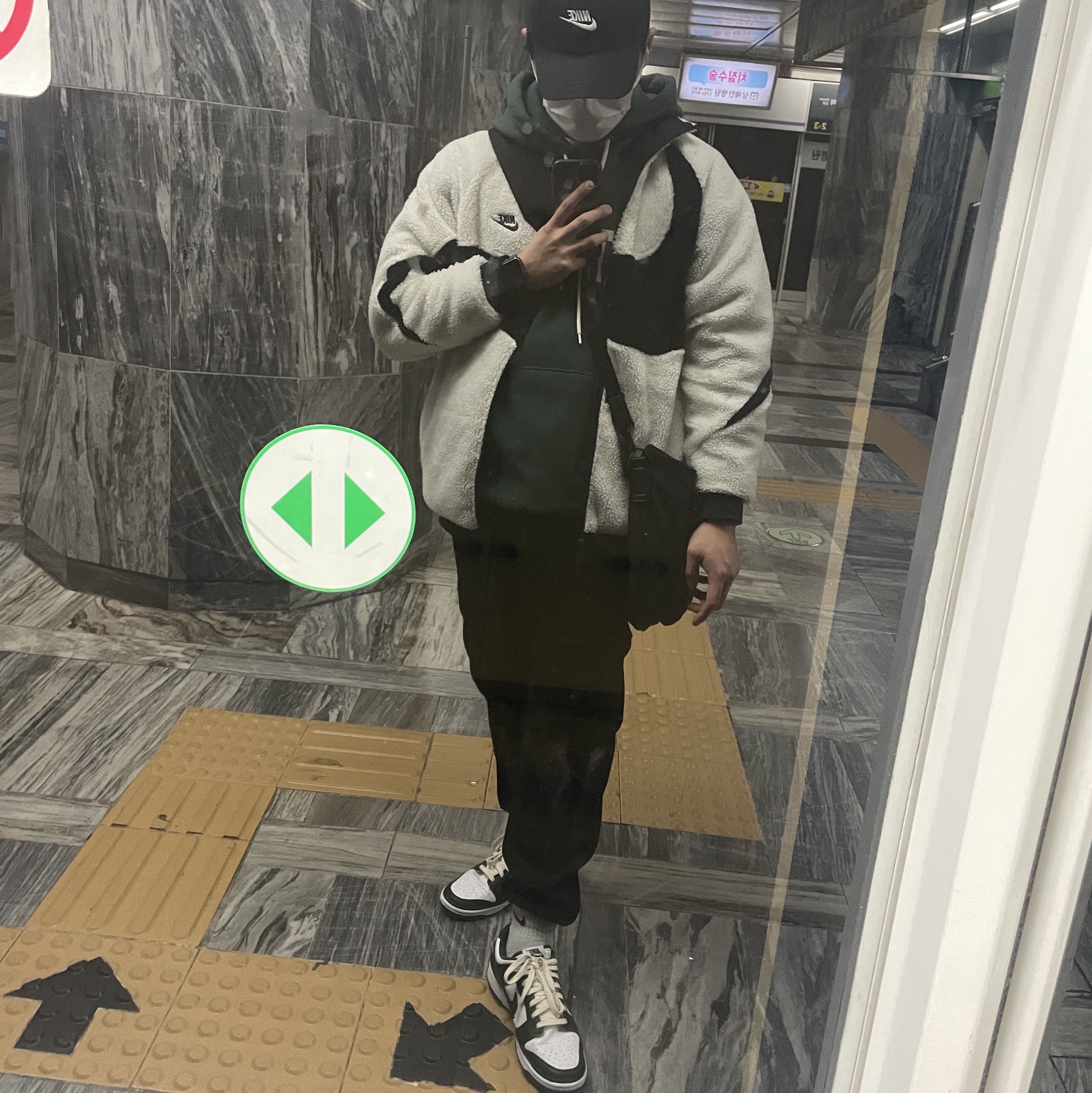 Nike Big Swoosh Full Zip Jacket White Navy, Nike Dunk Low Retro Varsity Green 착용 스타일