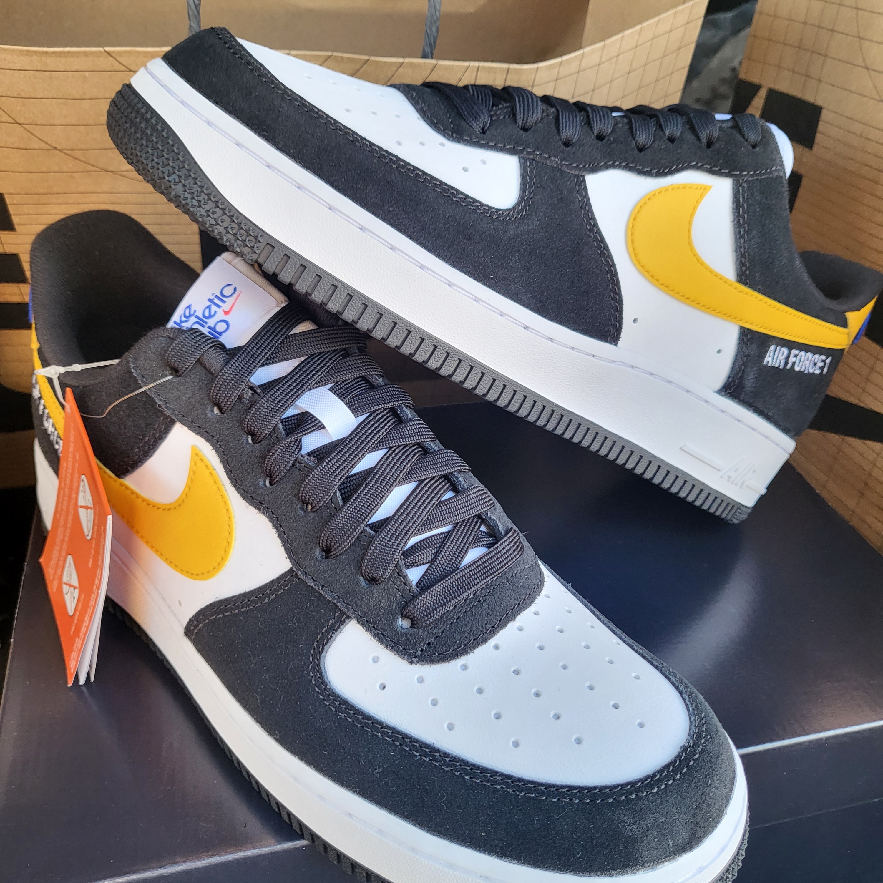Nike Air Force 1 '07 LV8 Athletic Club Black Dark Sulfur 착용 스타일