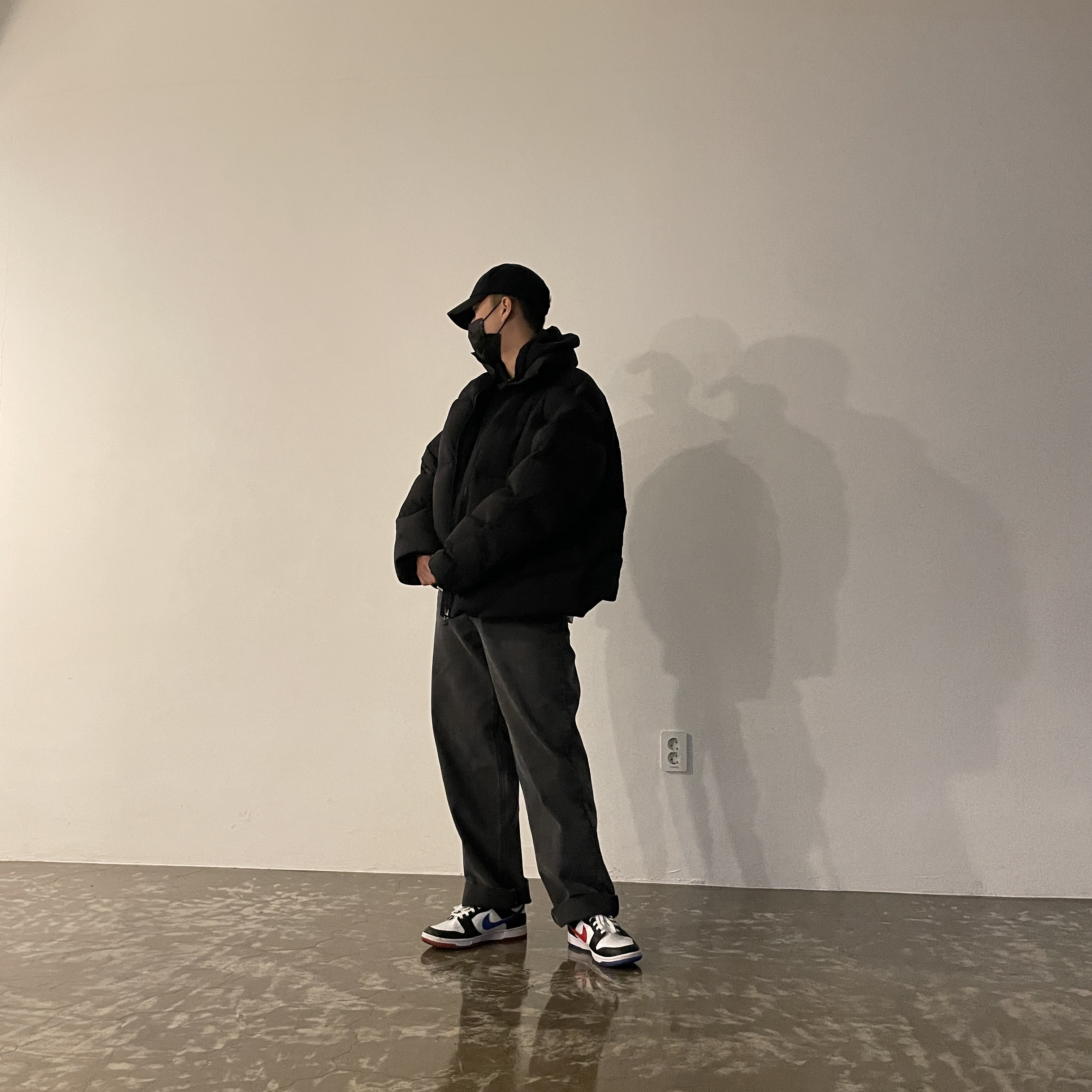 Nike Dunk Low SE Seoul, Zara x Ader Error Puffer Jacket Black 착용 스타일