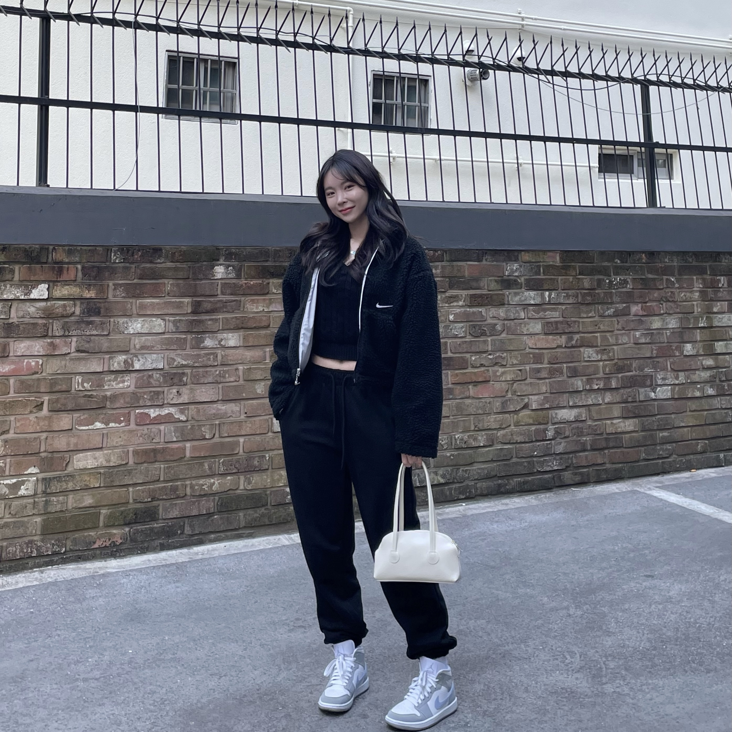 (W) Jordan 1 Mid Wolf Grey 착용 스타일 - 2