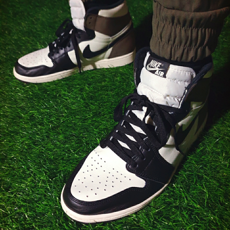 Jordan 1 Retro High OG Black Mocha 착용 스타일 - 5