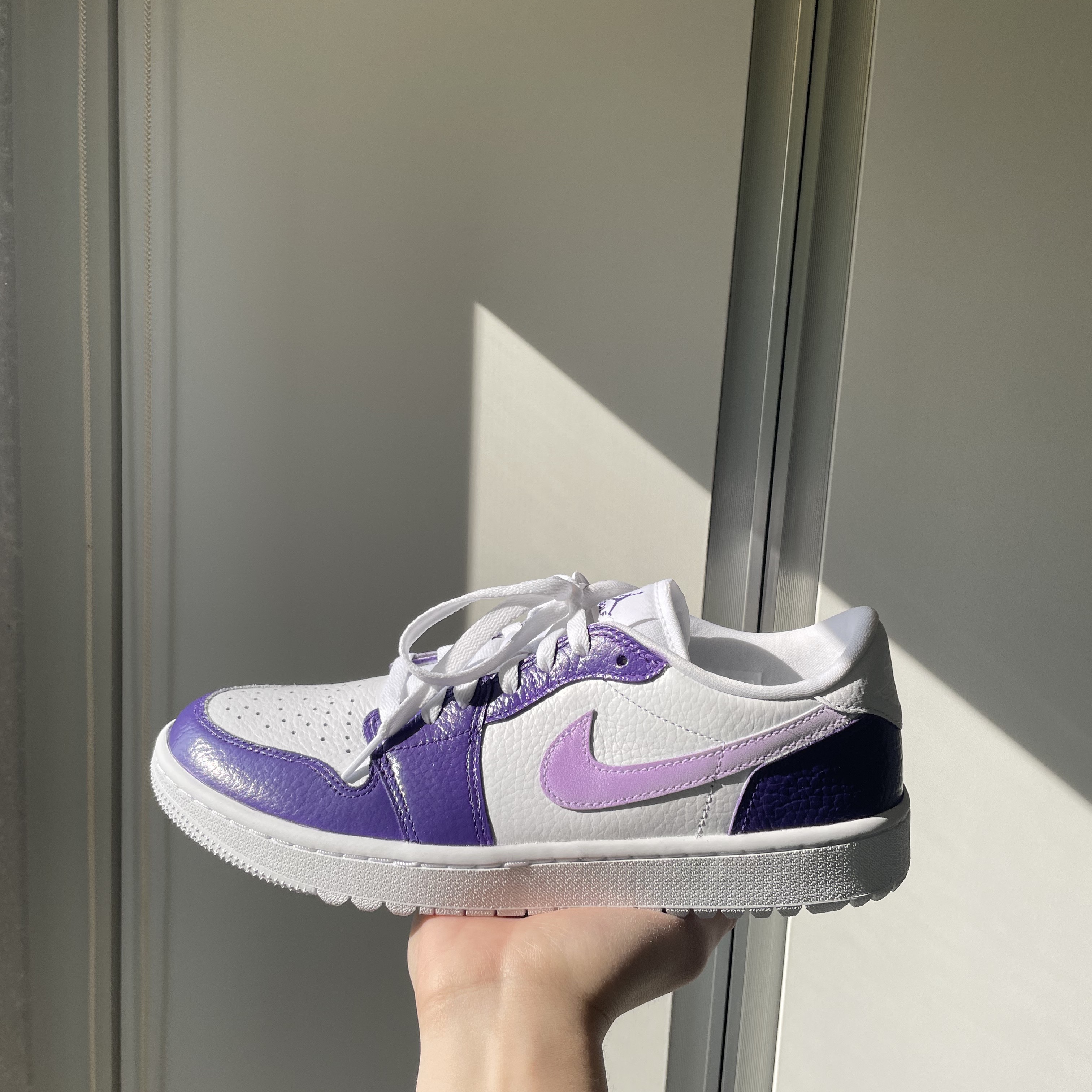 Jordan 1 Low Golf Triple White 착용 스타일 - 2