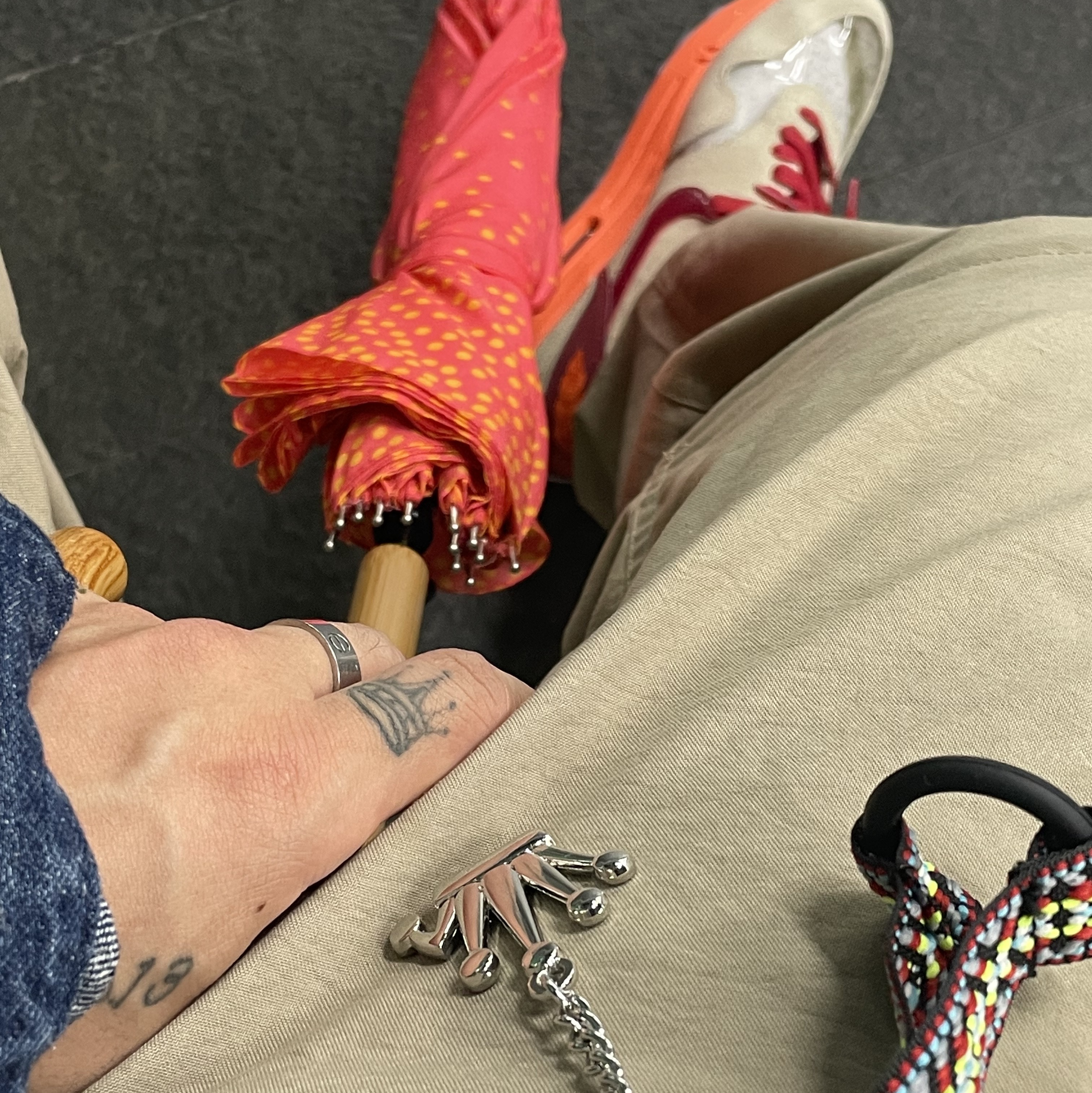 Nike x Clot Air Max 1 Net, Stussy Metal Bent Crown Keychain Silver 착용 스타일