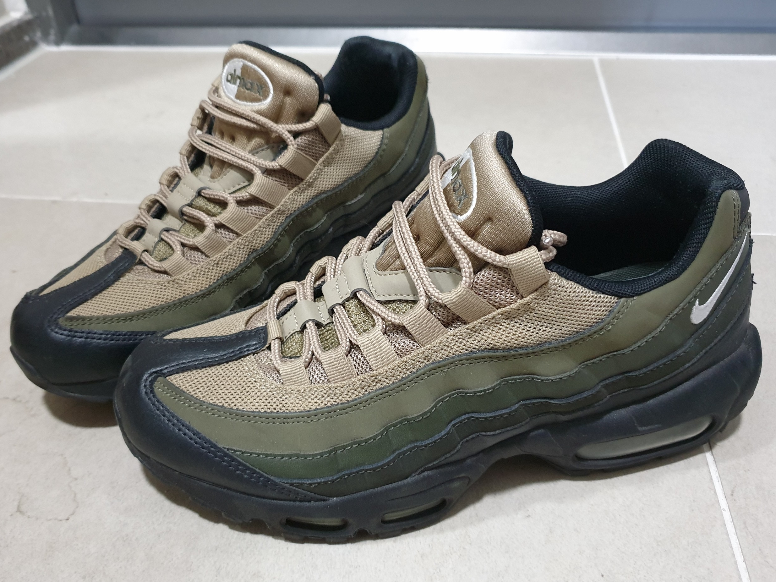 Nike Air Max 95 Essential Sequoia 착용 스타일