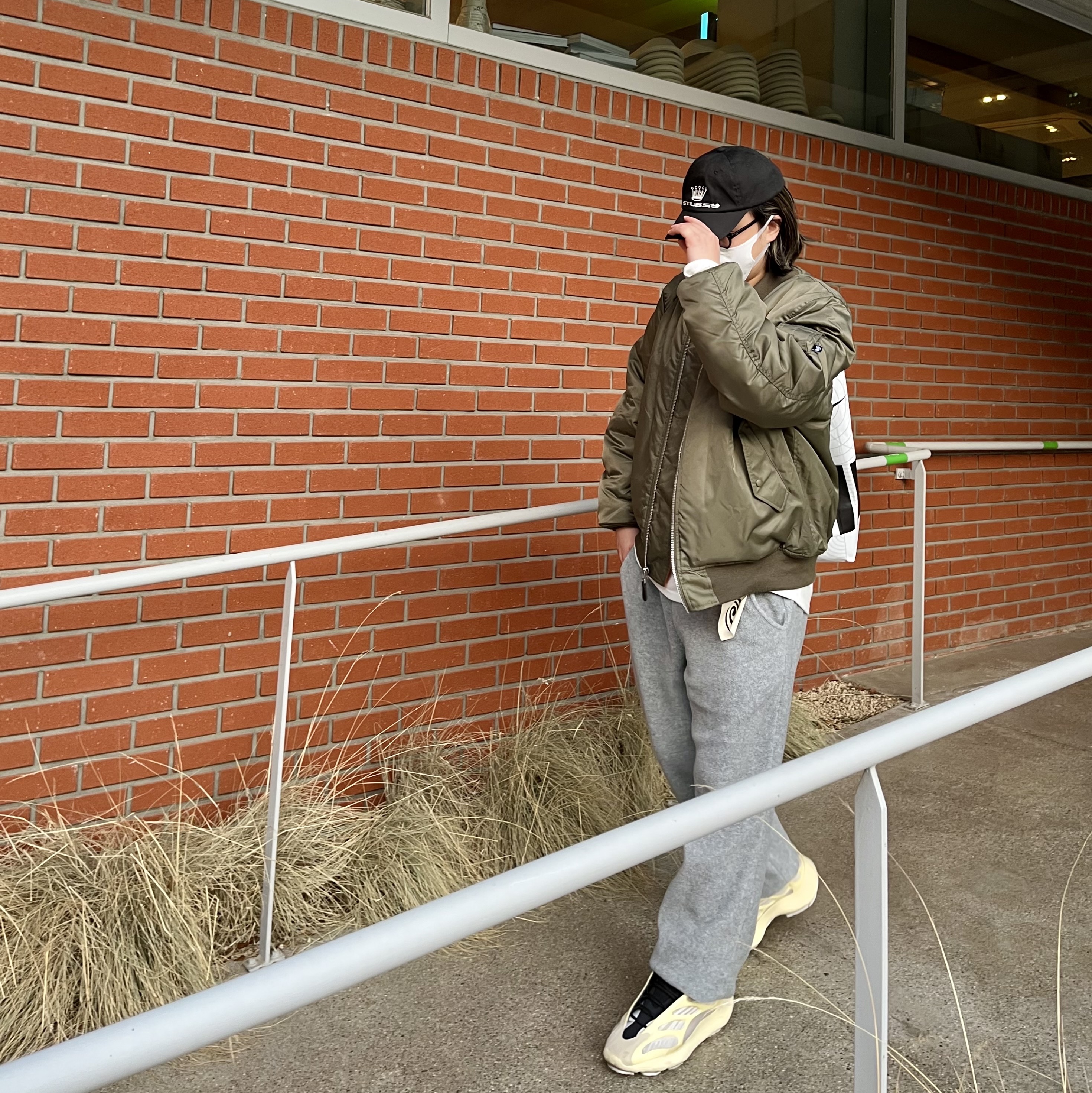 Adidas Yeezy 700 V3 Azael 2019, Stussy x CDG MA-1 Jacket Olive 착용 스타일