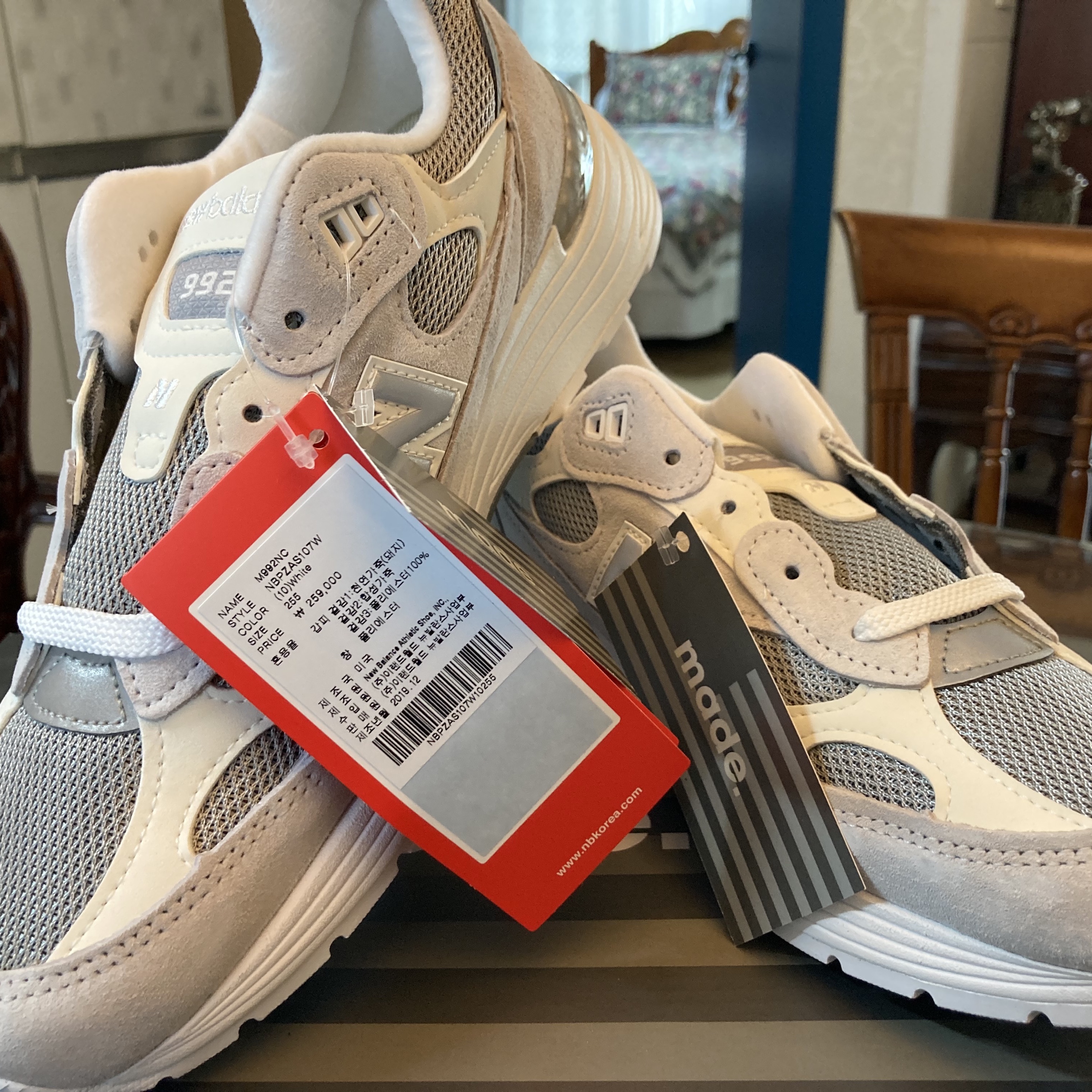 New Balance 992 Made in USA White Silver 착용 스타일